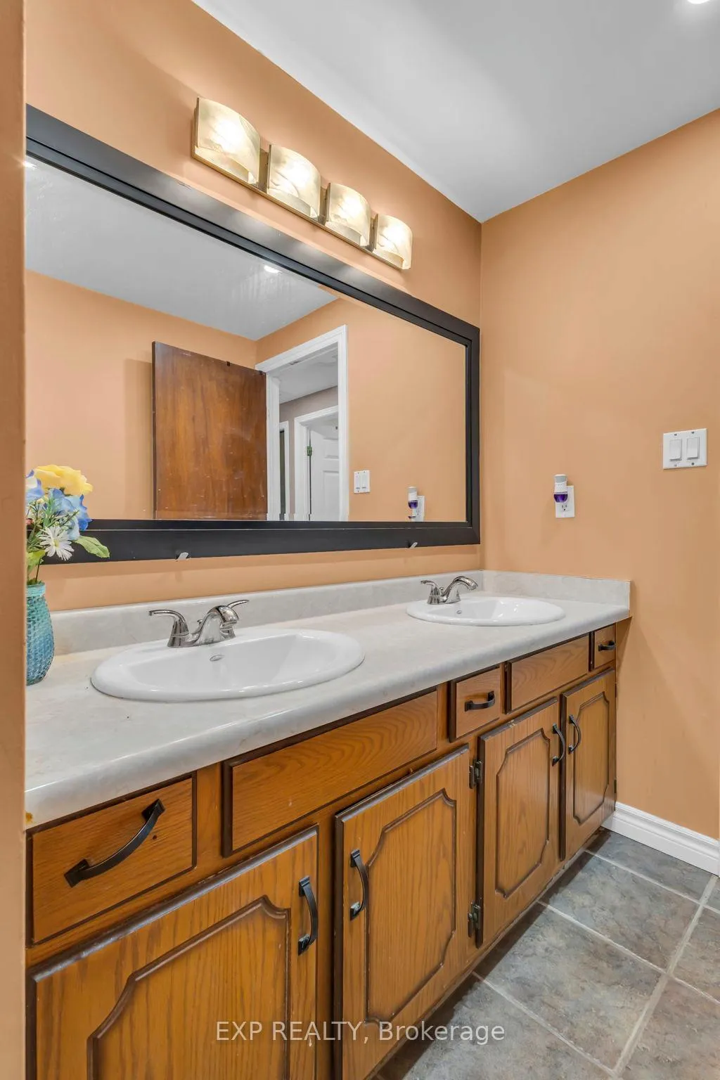 Photo 22 of 146 Bechtel Drive, Kitchener — HOMEH