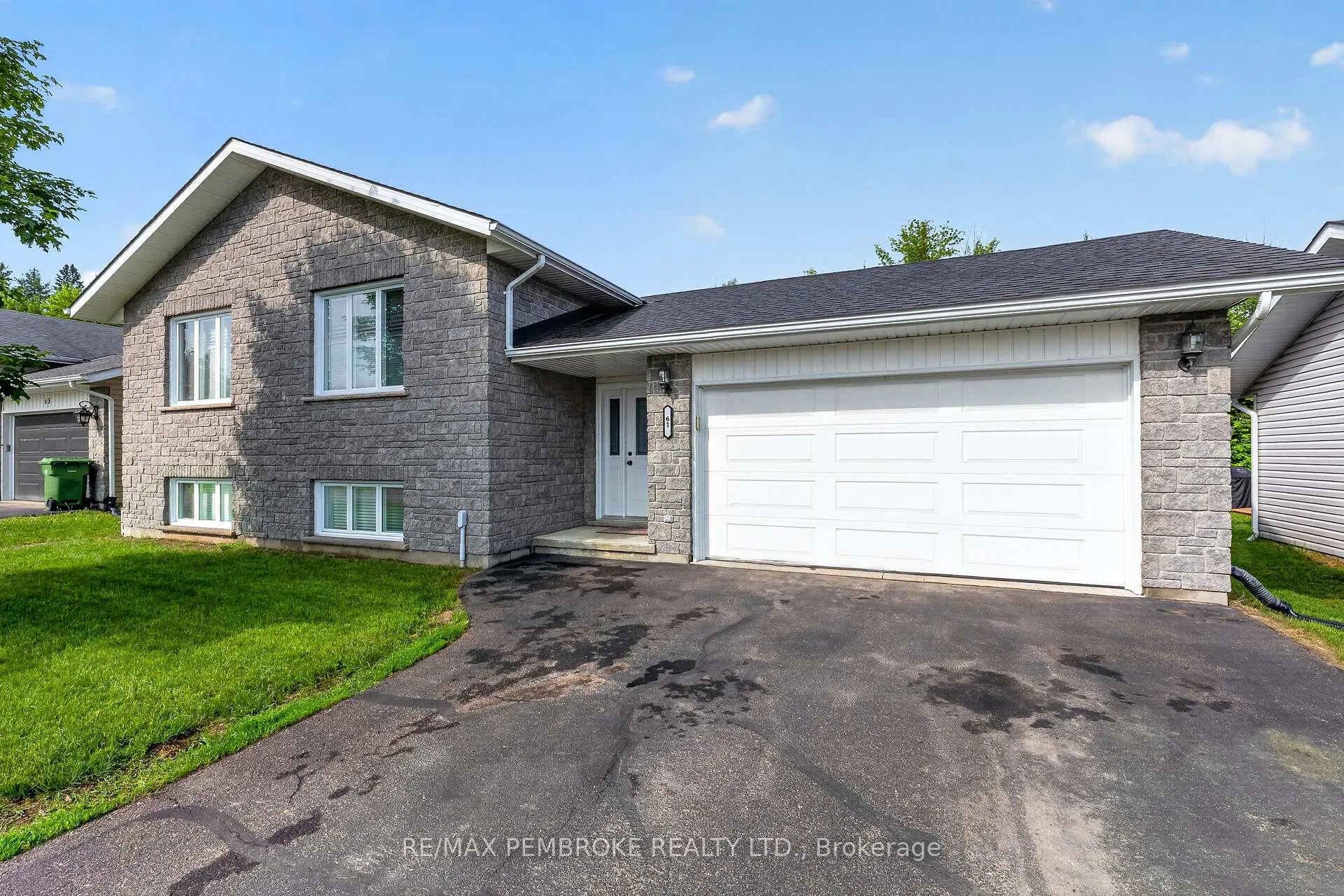 Photo 2 of 61 Oak Avenue, Petawawa — HOMEH