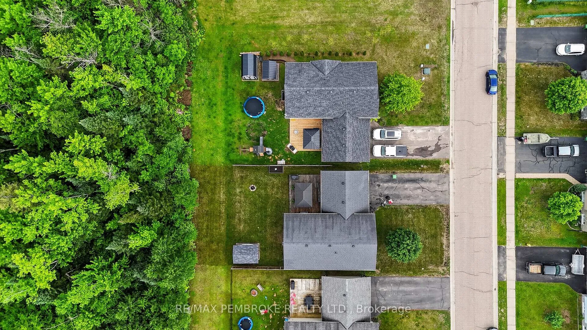 Photo 4 of 61 Oak Avenue, Petawawa — HOMEH