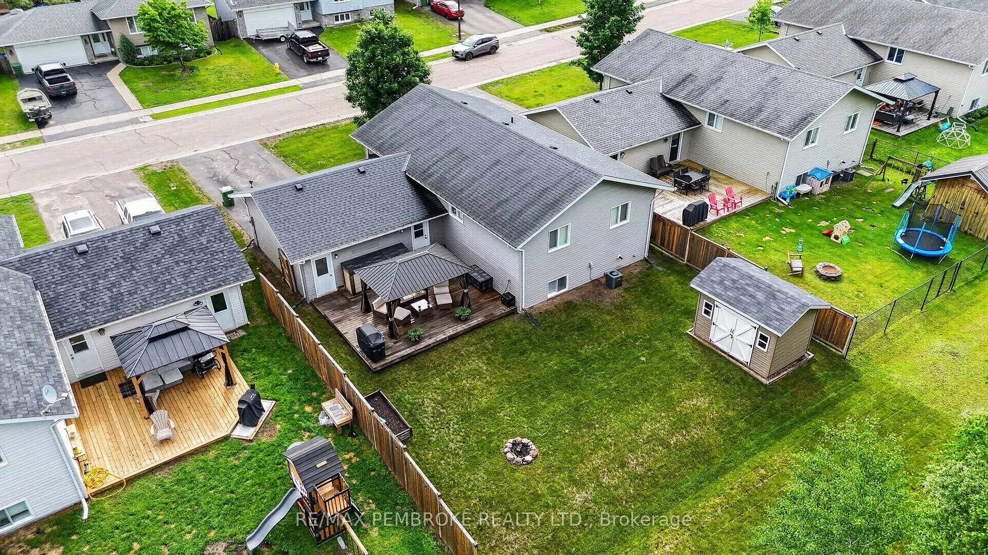 Photo 5 of 61 Oak Avenue, Petawawa — HOMEH