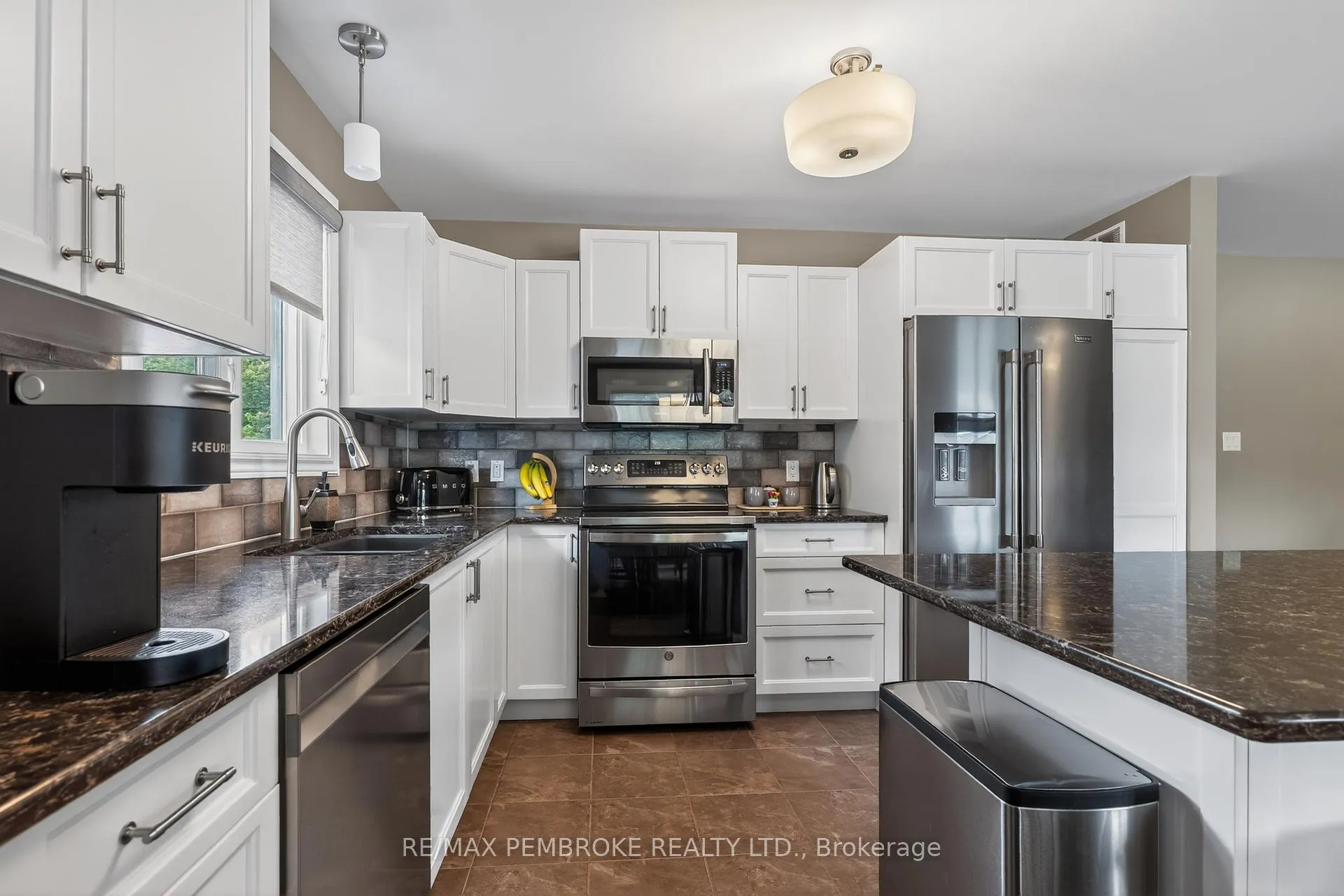 Photo 8 of 61 Oak Avenue, Petawawa — HOMEH