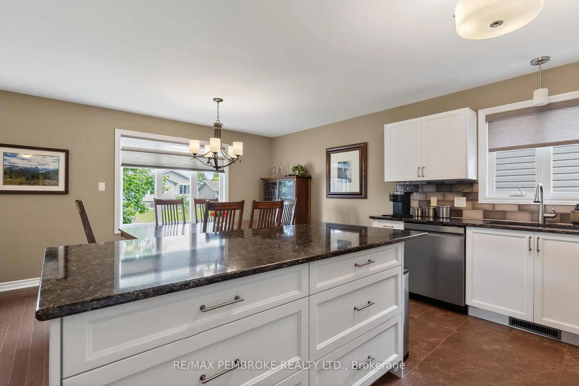 Photo 9 of 61 Oak Avenue, Petawawa — HOMEH
