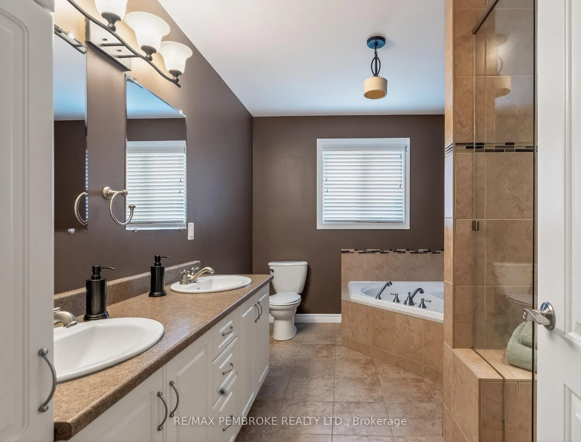 Photo 17 of 61 Oak Avenue, Petawawa — HOMEH