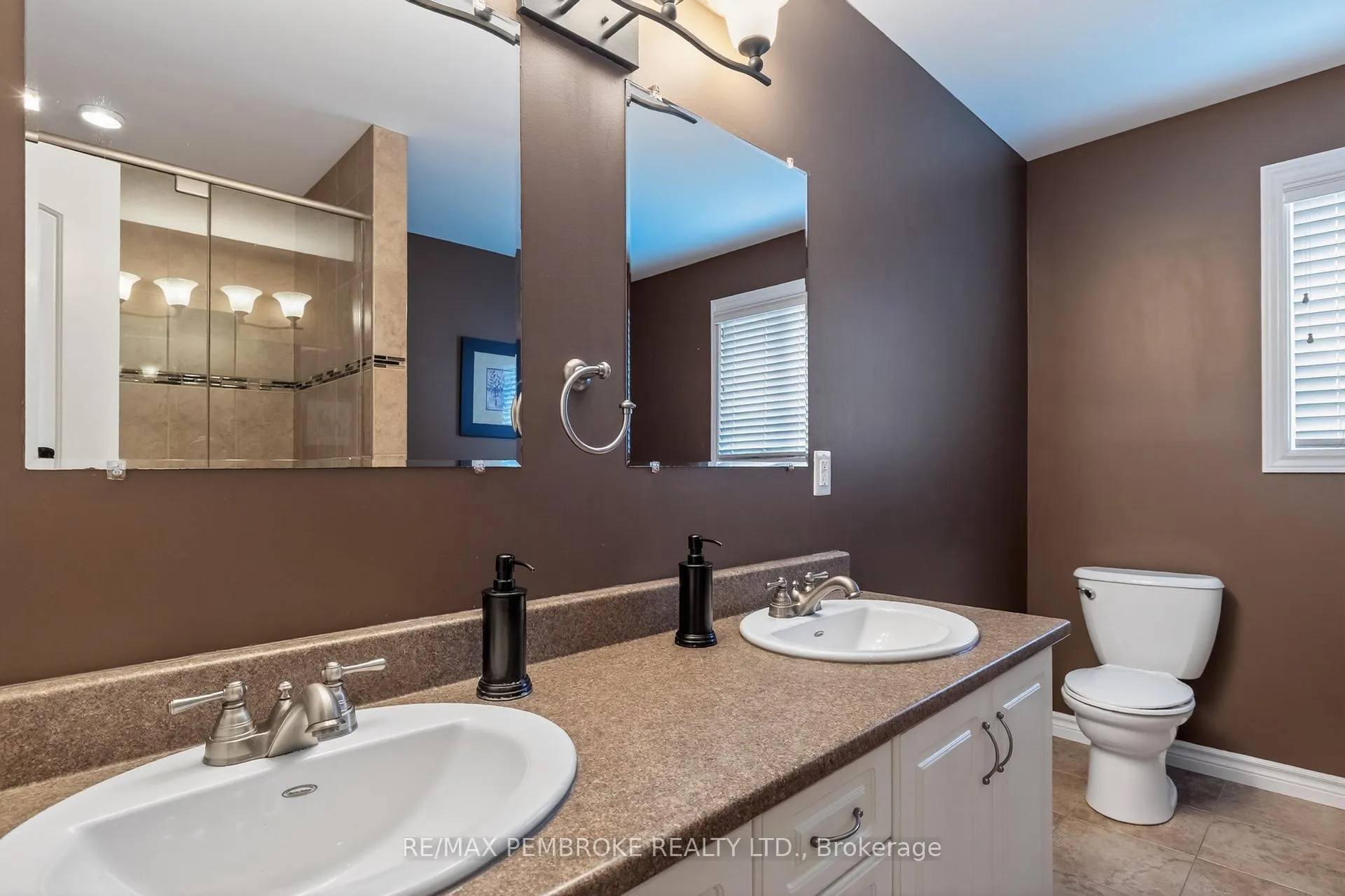 Photo 18 of 61 Oak Avenue, Petawawa — HOMEH