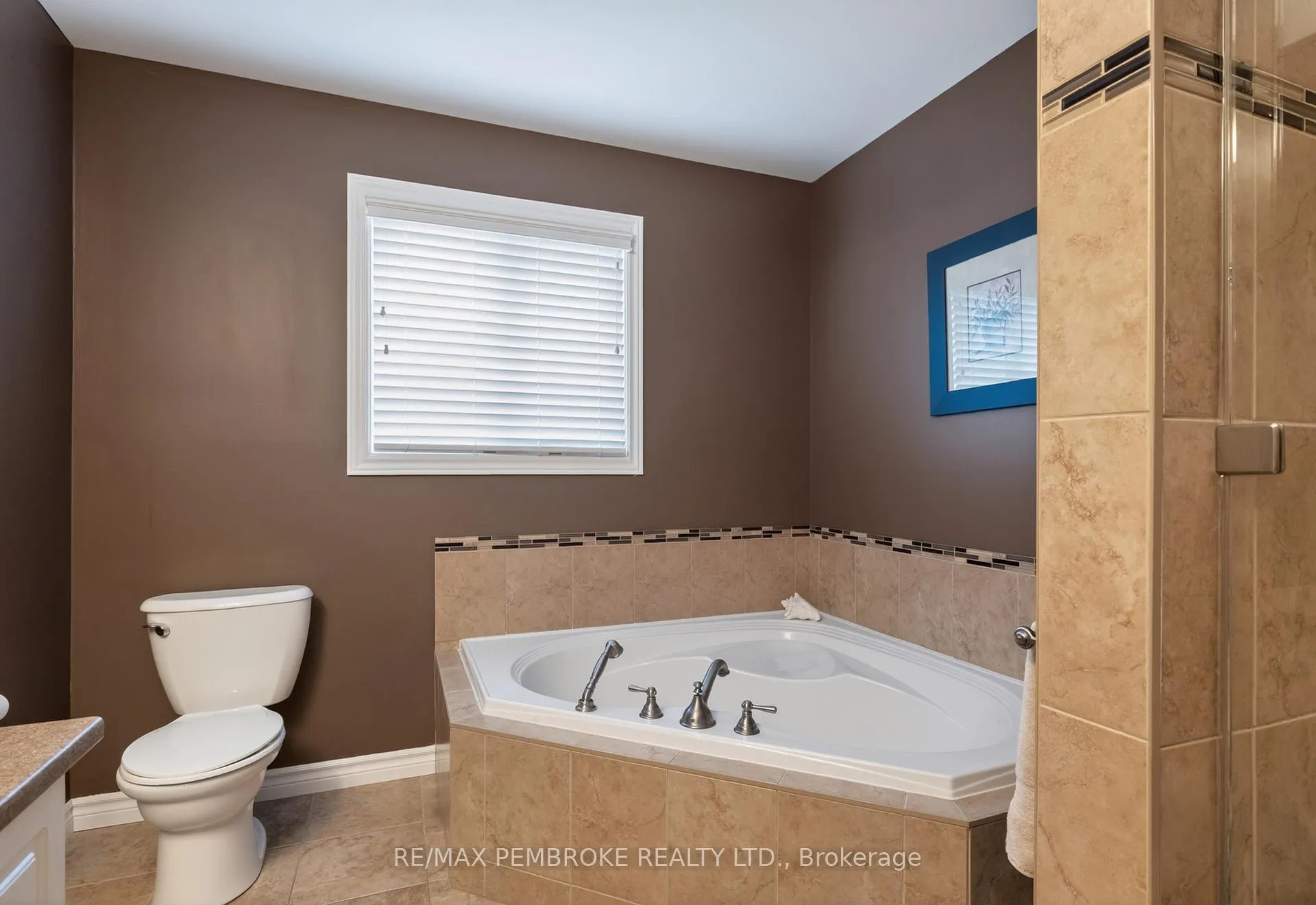 Photo 19 of 61 Oak Avenue, Petawawa — HOMEH