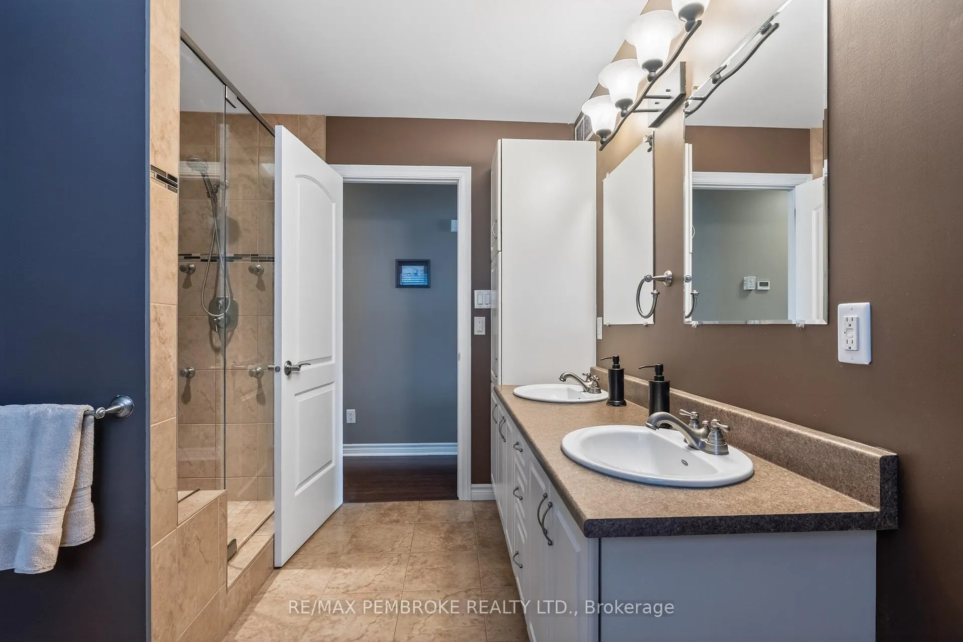 Photo 20 of 61 Oak Avenue, Petawawa — HOMEH