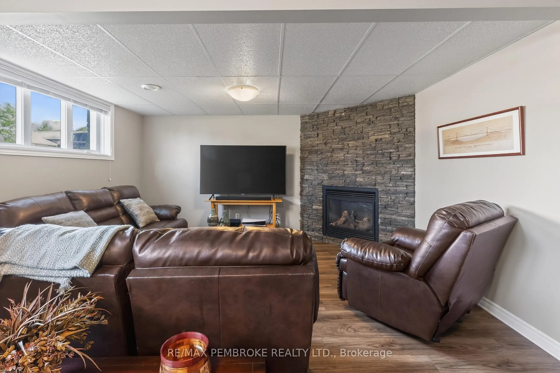 Photo 30 of 61 Oak Avenue, Petawawa — HOMEH