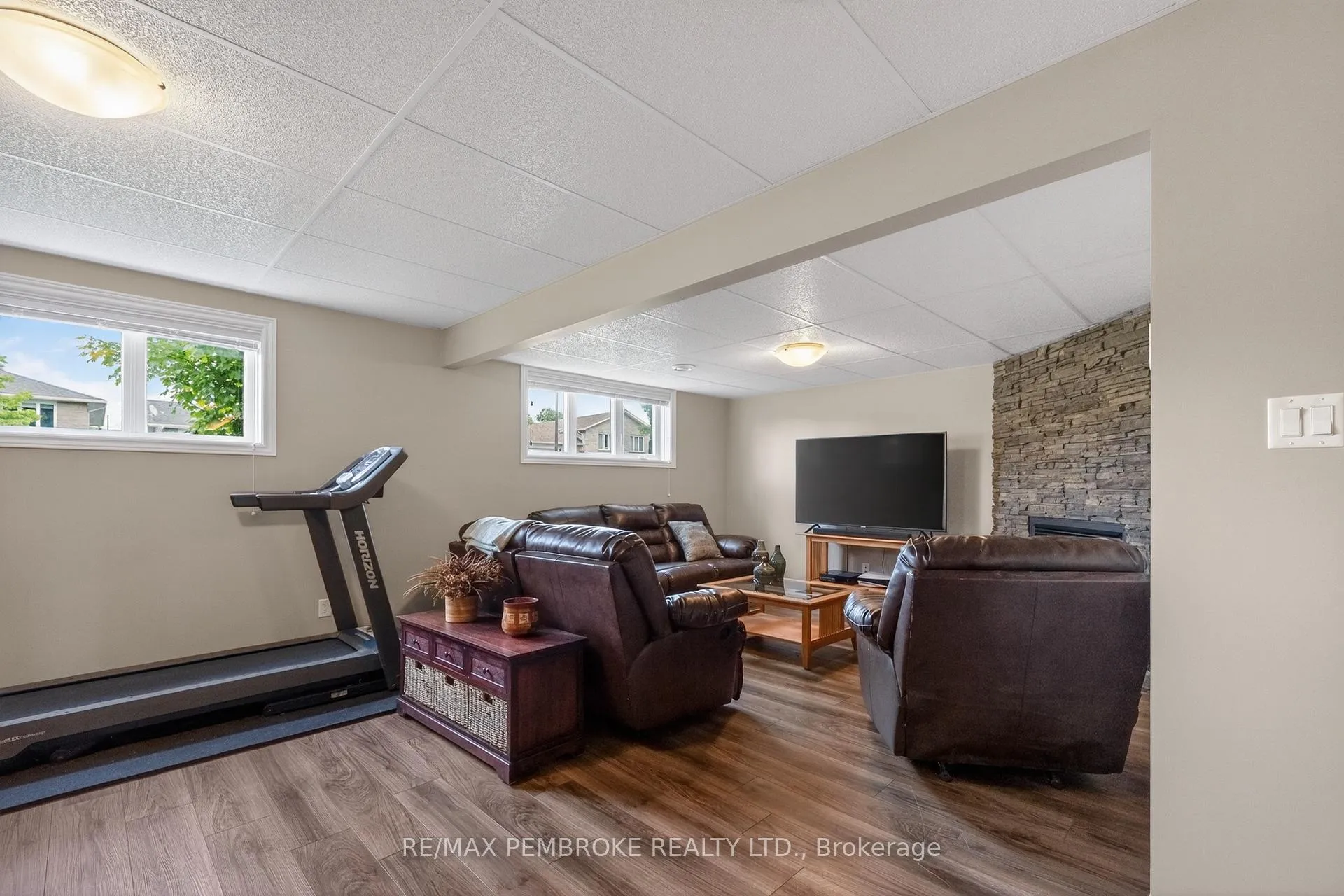 Photo 33 of 61 Oak Avenue, Petawawa — HOMEH