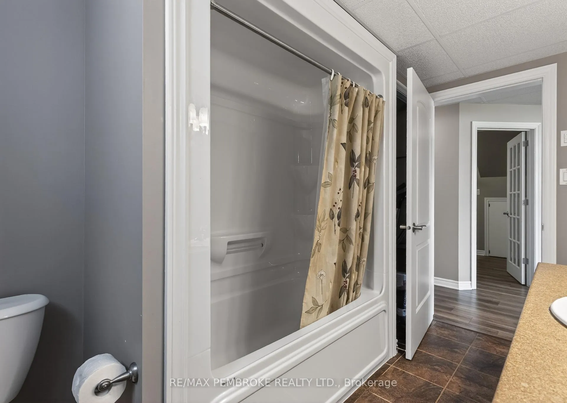 Photo 39 of 61 Oak Avenue, Petawawa — HOMEH