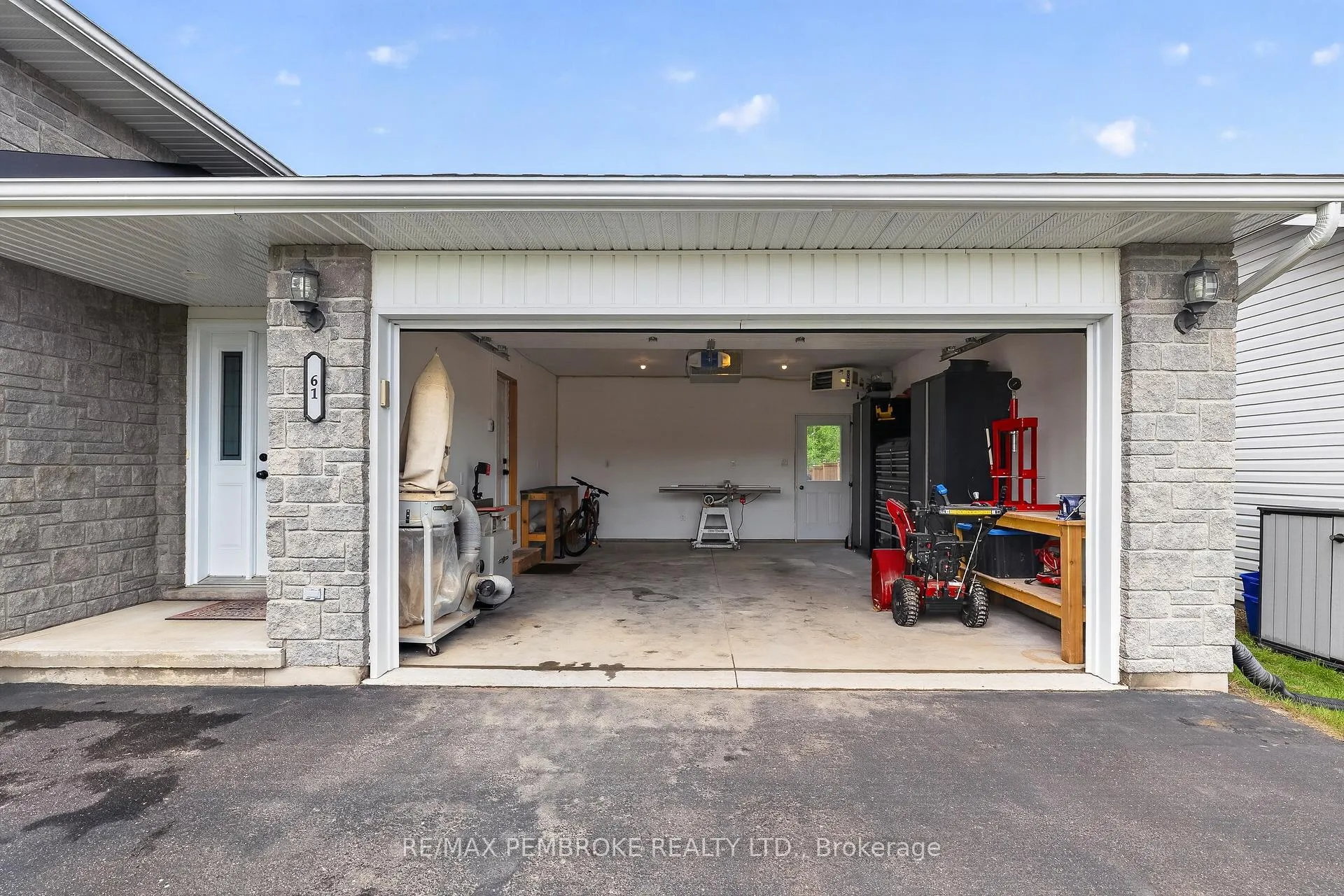 Photo 40 of 61 Oak Avenue, Petawawa — HOMEH
