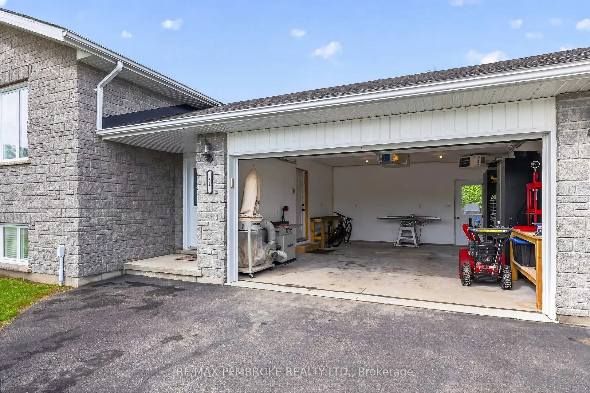 Photo 41 of 61 Oak Avenue, Petawawa — HOMEH