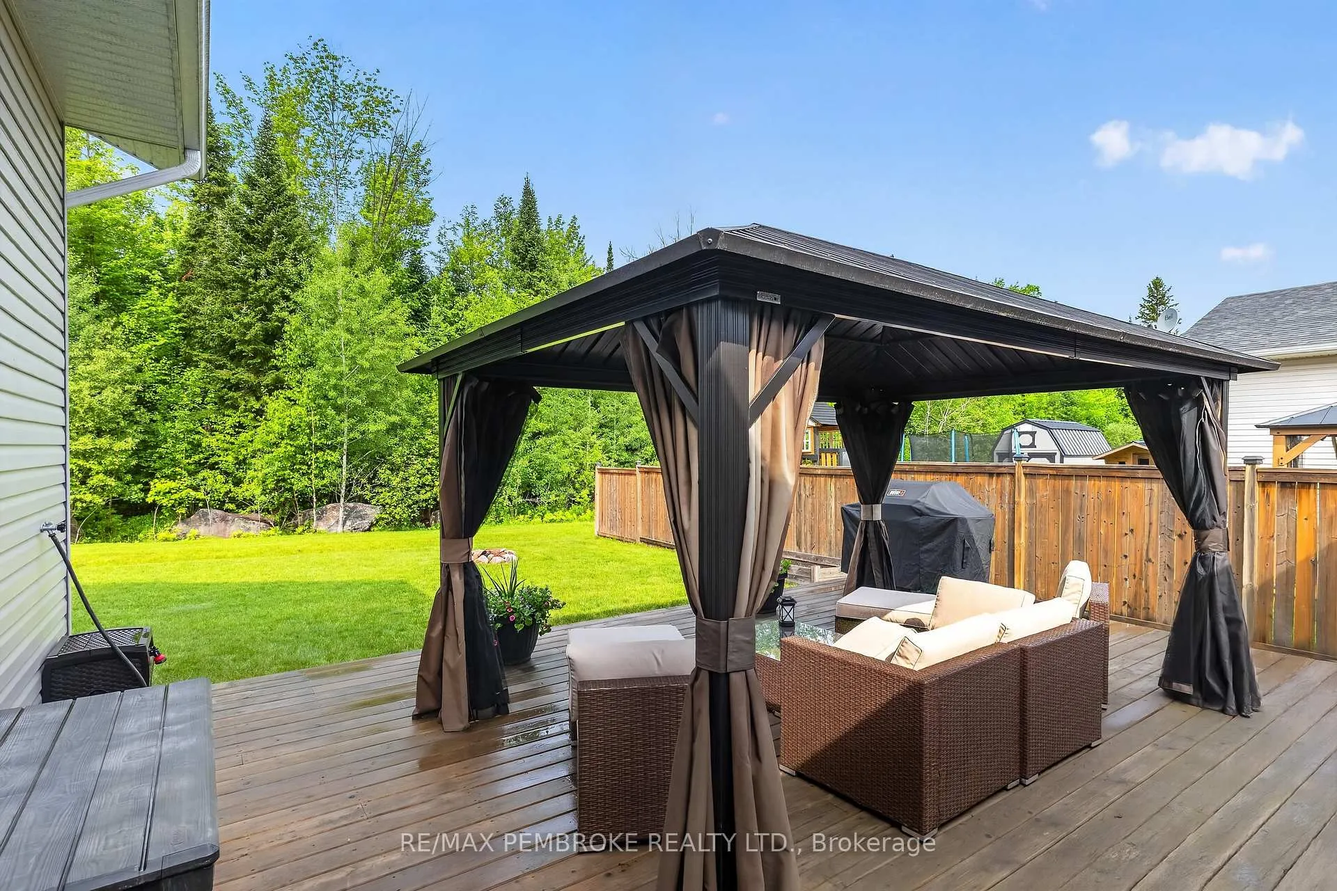 Photo 44 of 61 Oak Avenue, Petawawa — HOMEH