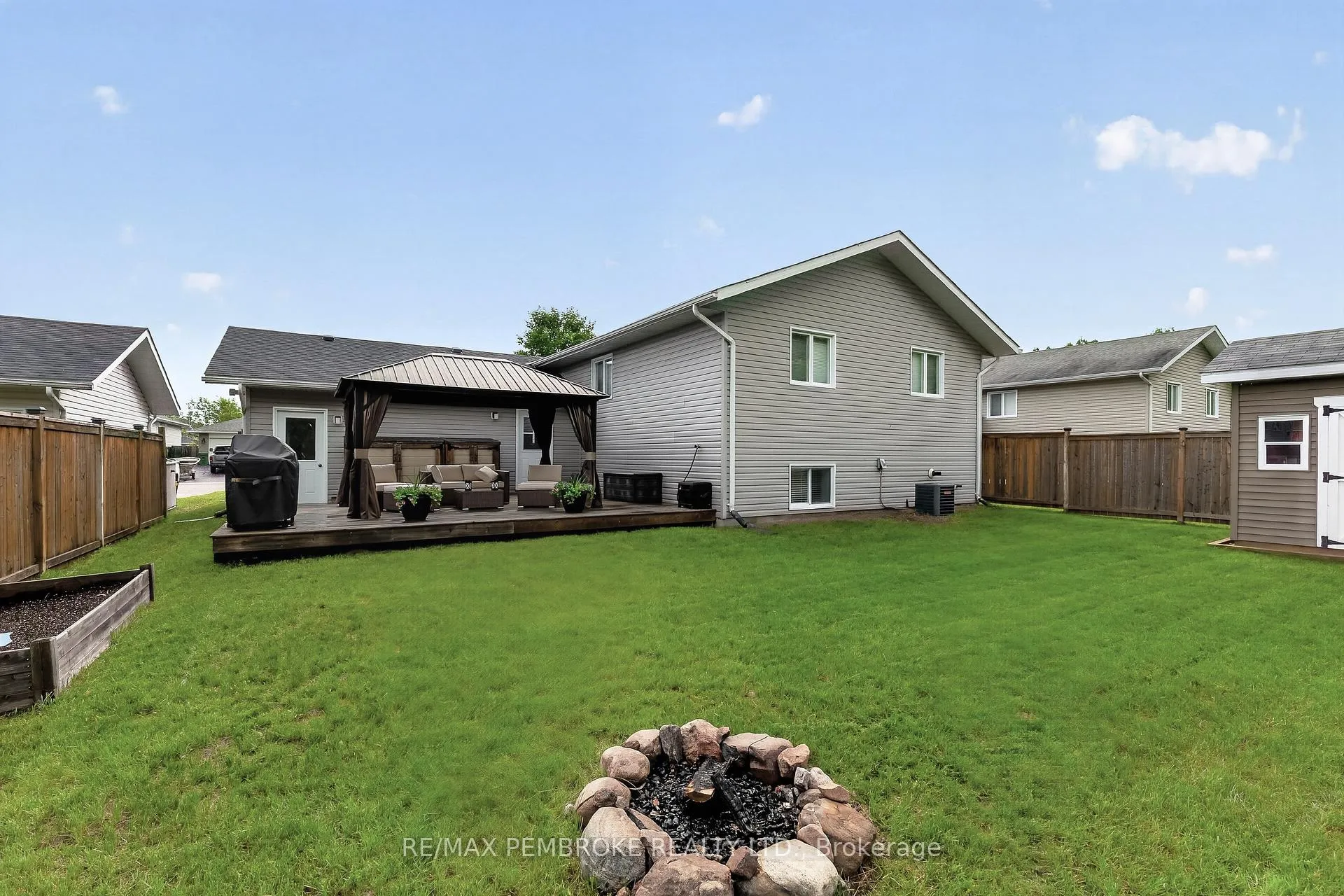 Photo 45 of 61 Oak Avenue, Petawawa — HOMEH