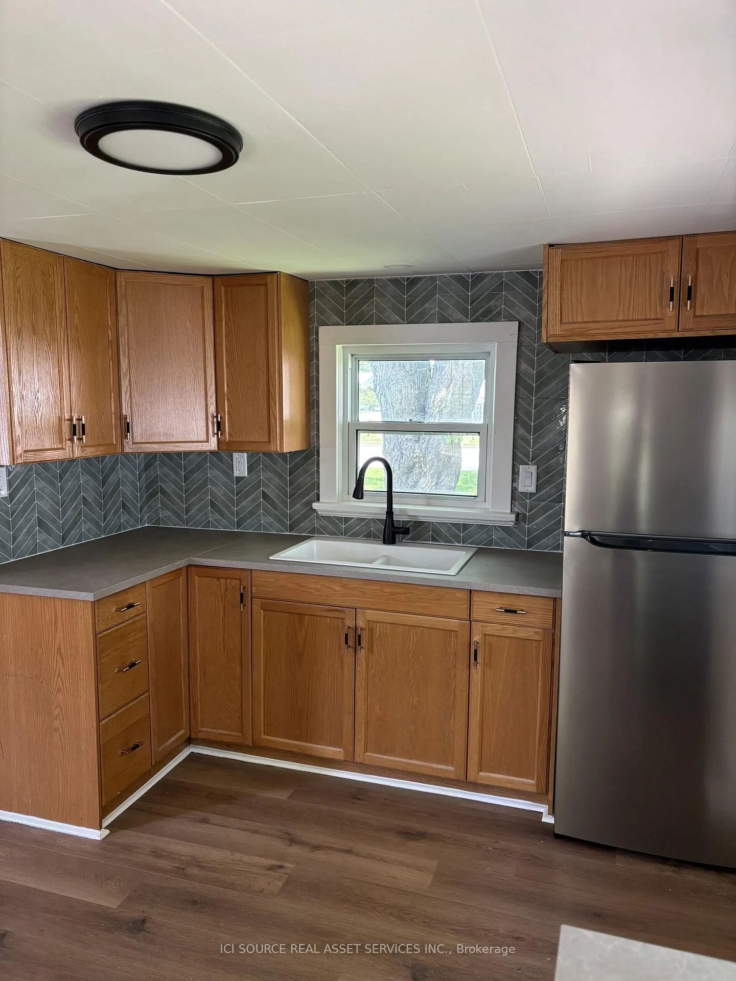 Photo 2 of 543 St Charles Street, Lakeshore — HOMEH