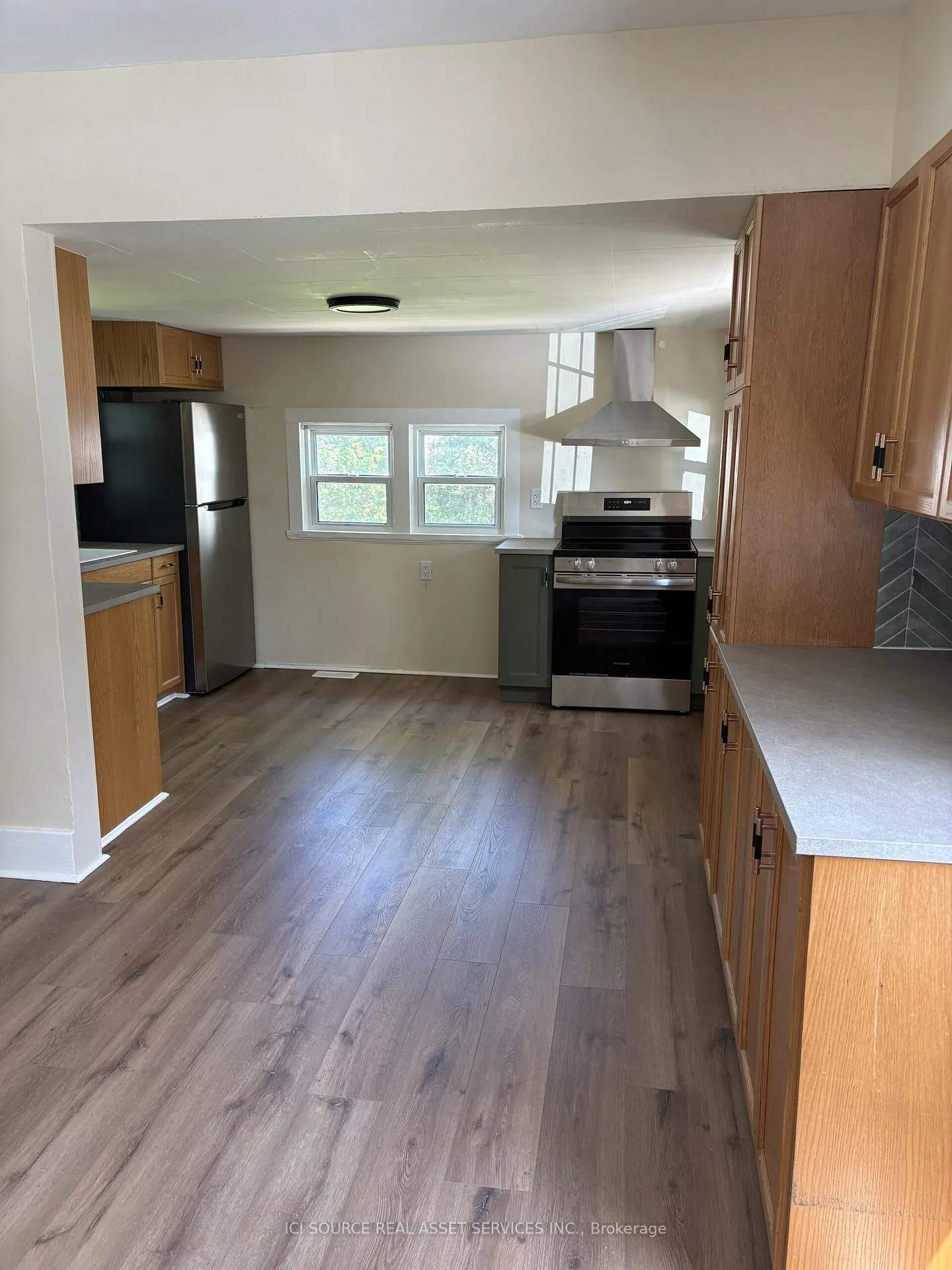 Photo 4 of 543 St Charles Street, Lakeshore — HOMEH