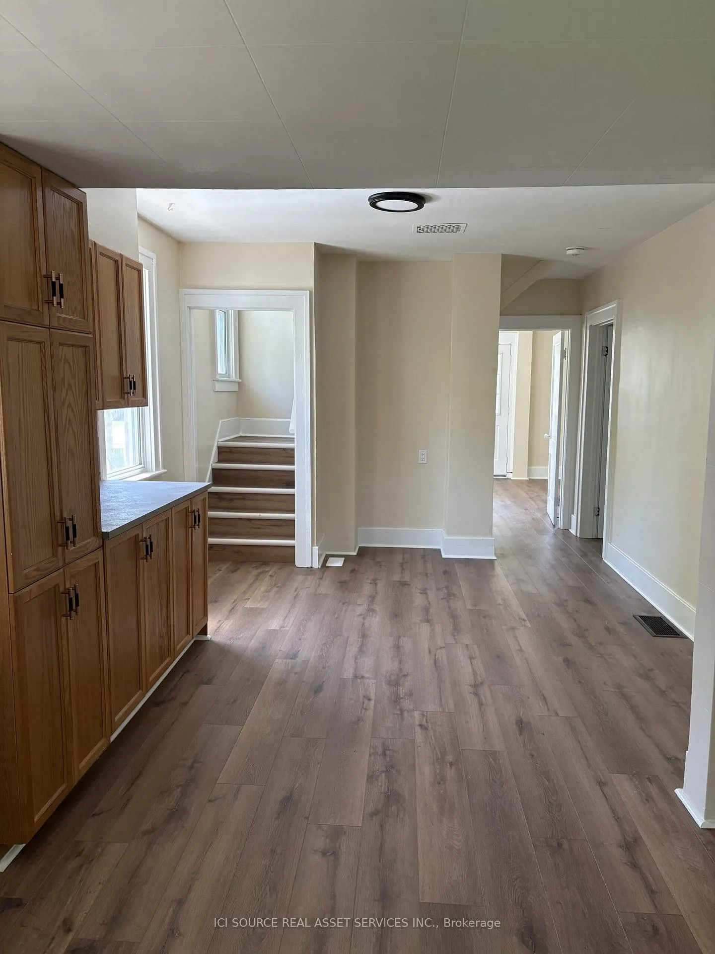 Photo 5 of 543 St Charles Street, Lakeshore — HOMEH