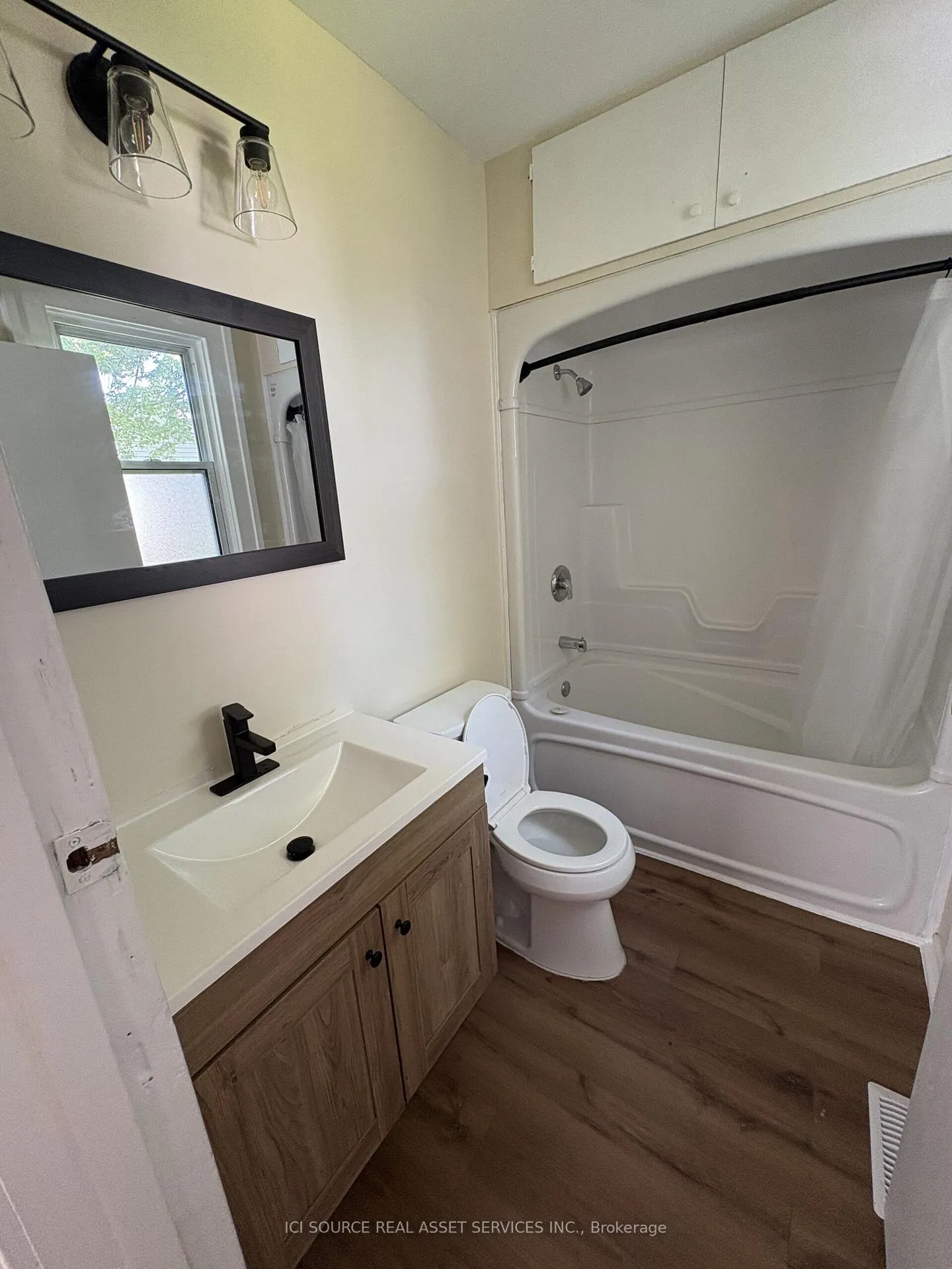 Photo 6 of 543 St Charles Street, Lakeshore — HOMEH