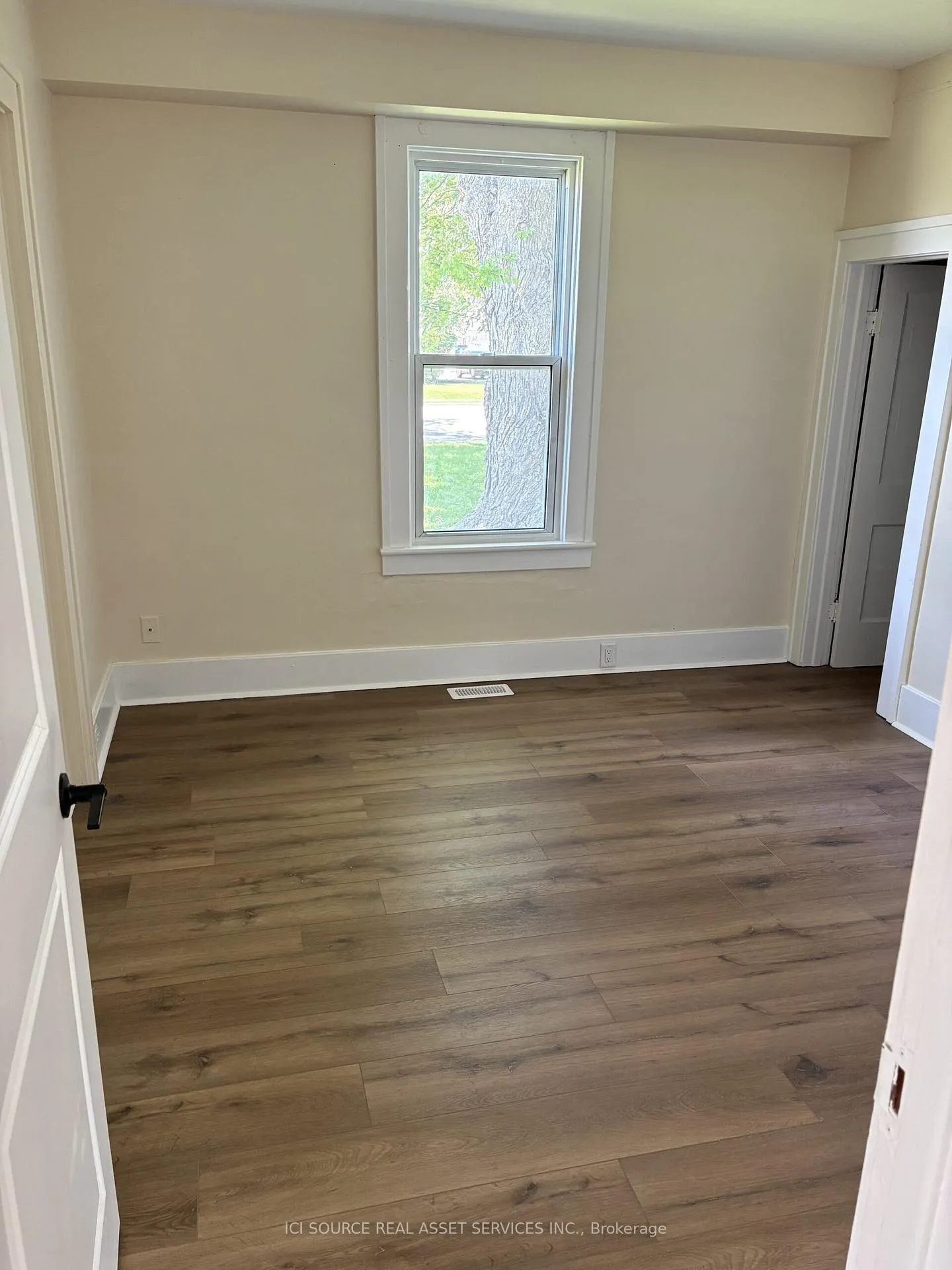 Photo 7 of 543 St Charles Street, Lakeshore — HOMEH
