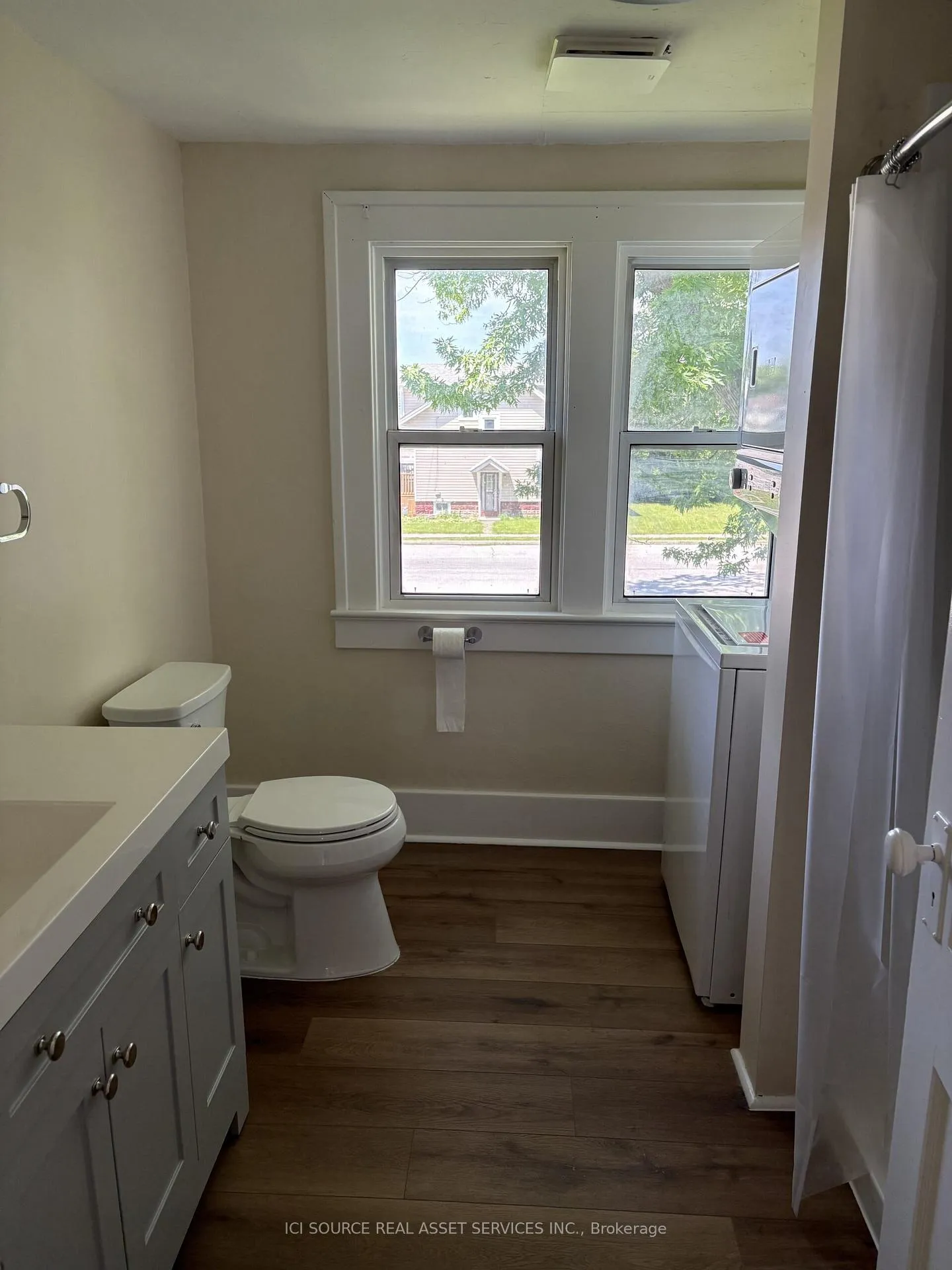 Photo 10 of 543 St Charles Street, Lakeshore — HOMEH