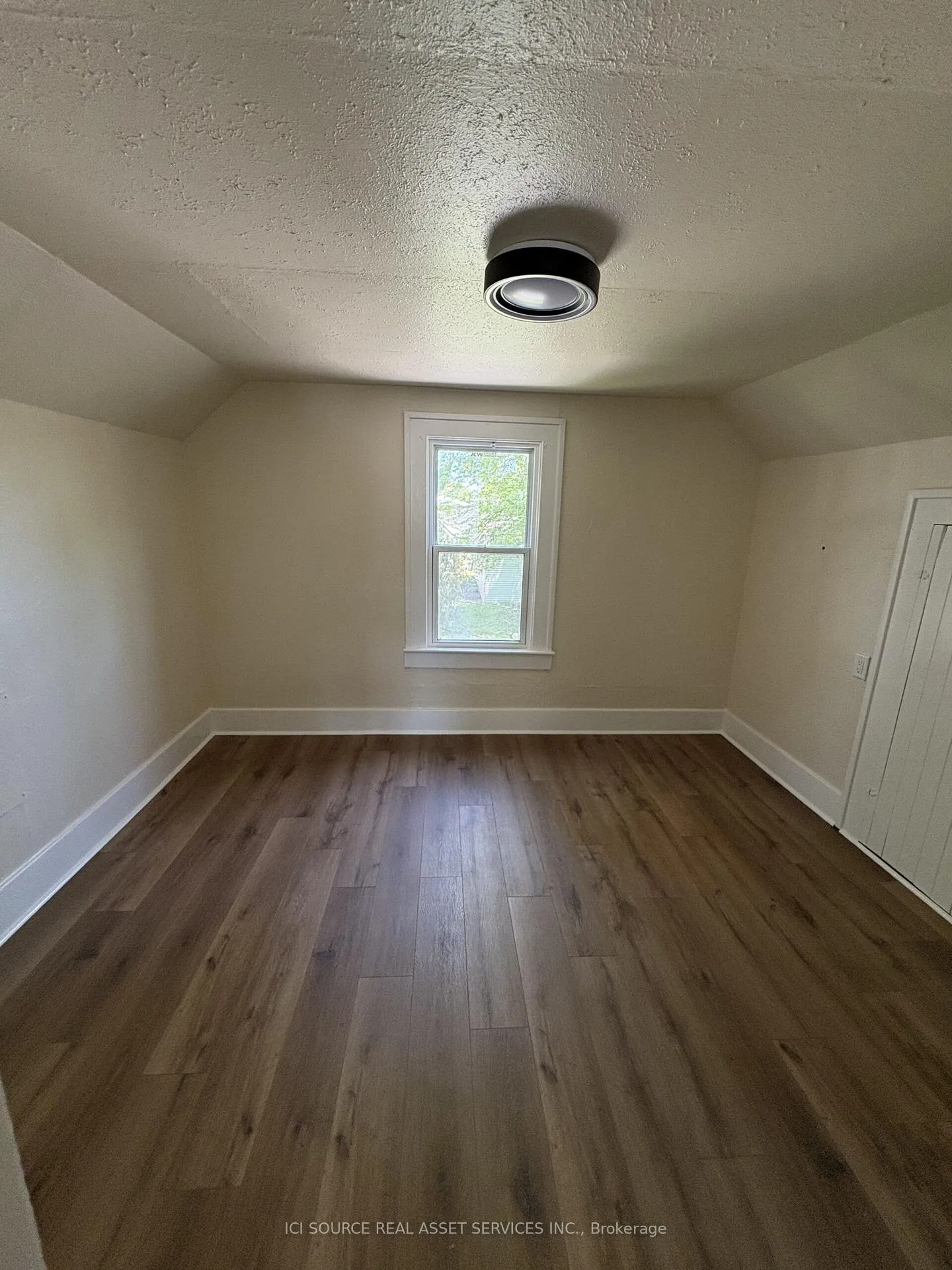 Photo 12 of 543 St Charles Street, Lakeshore — HOMEH