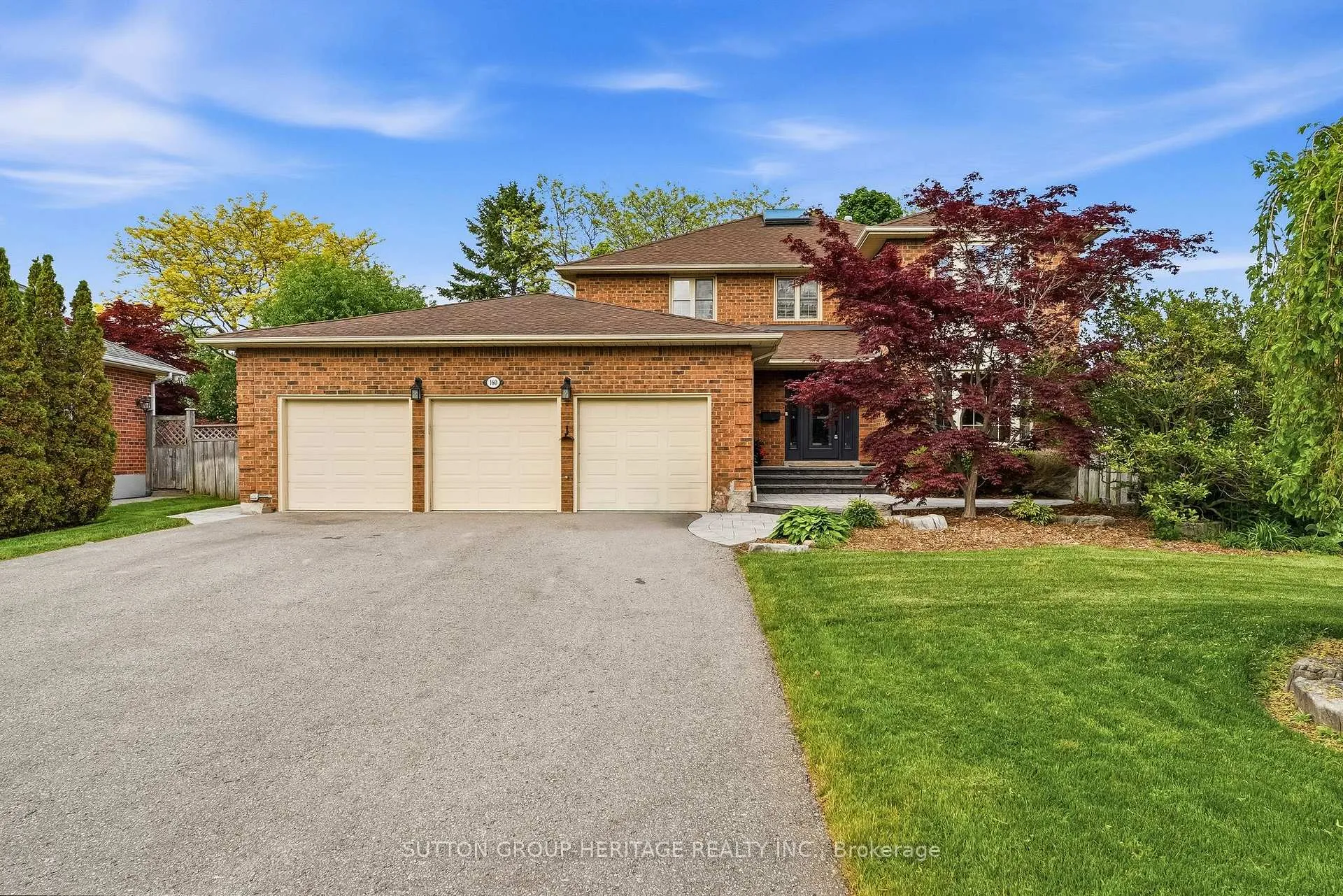 Front of 160 Lake Driveway Drive W