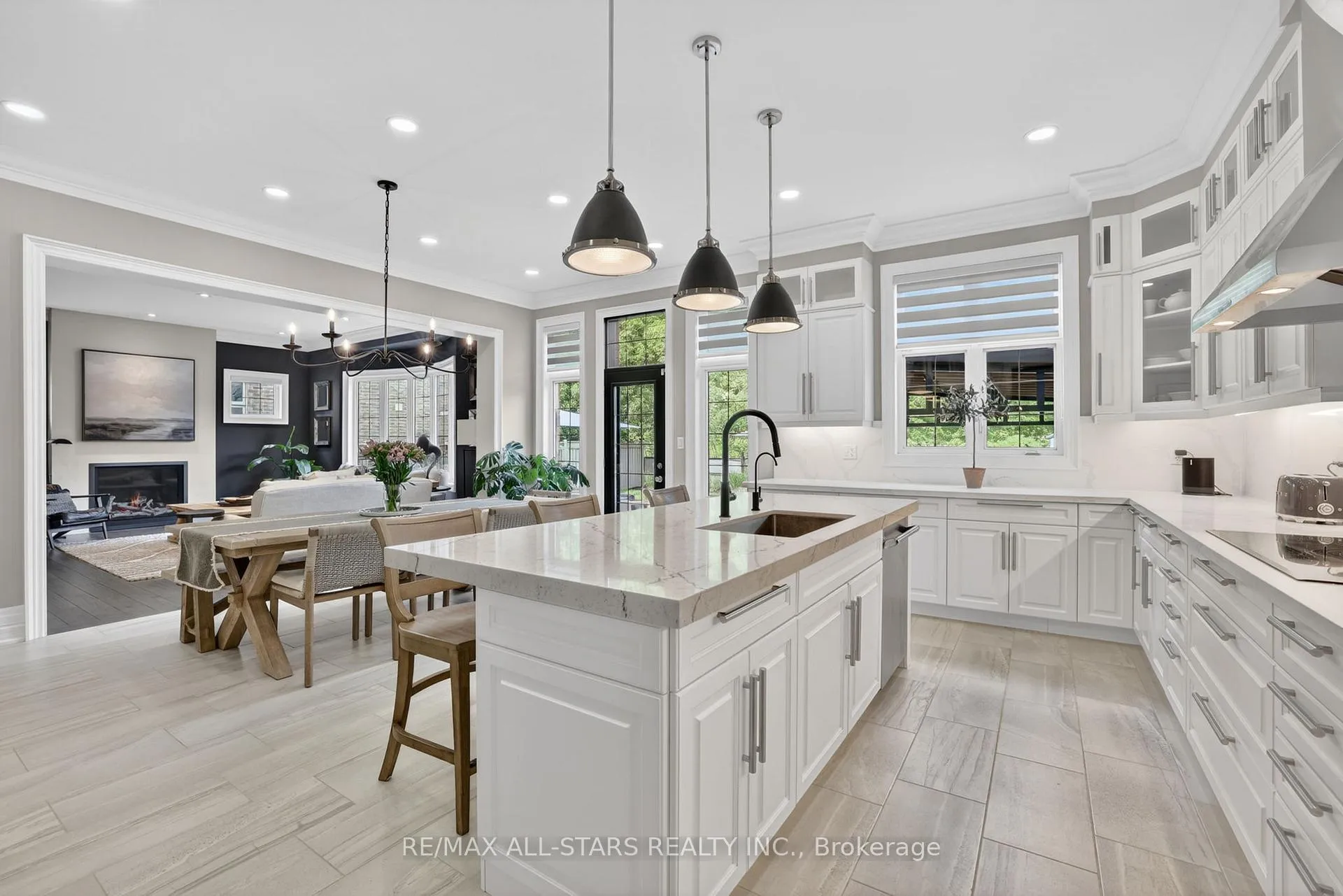 Photo 16 of 10 Forest Grove Court, Aurora, Rural Aurora — HOMEH
