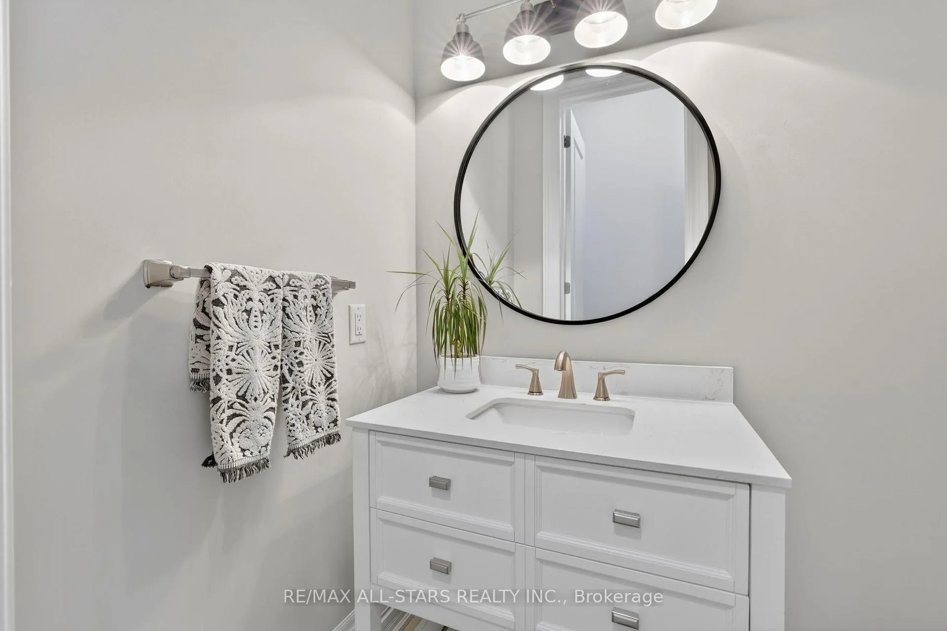 Photo 21 of 10 Forest Grove Court, Aurora, Rural Aurora — HOMEH