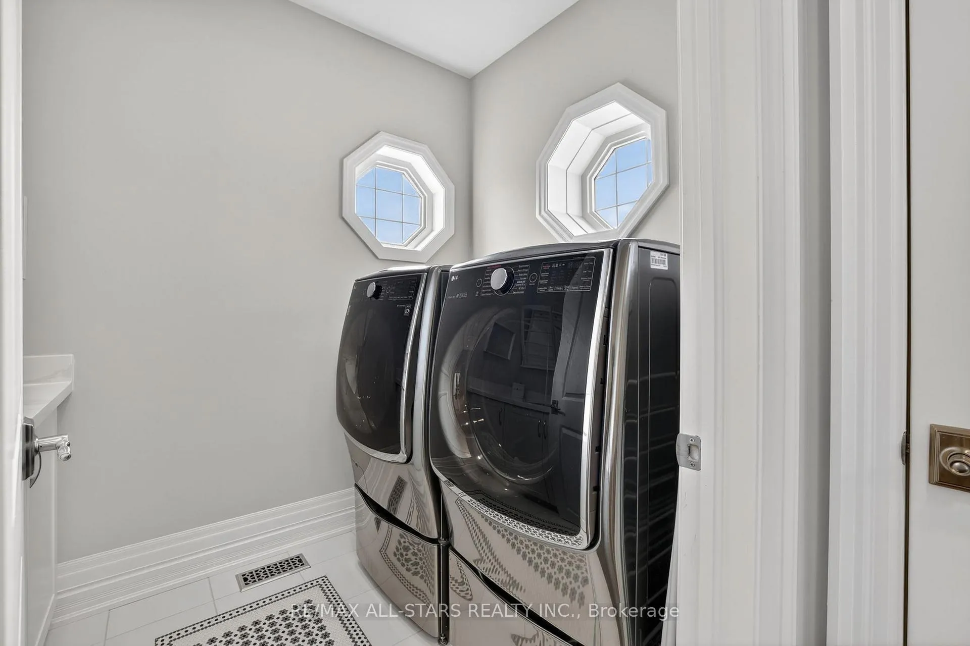 Photo 38 of 10 Forest Grove Court, Aurora, Rural Aurora — HOMEH