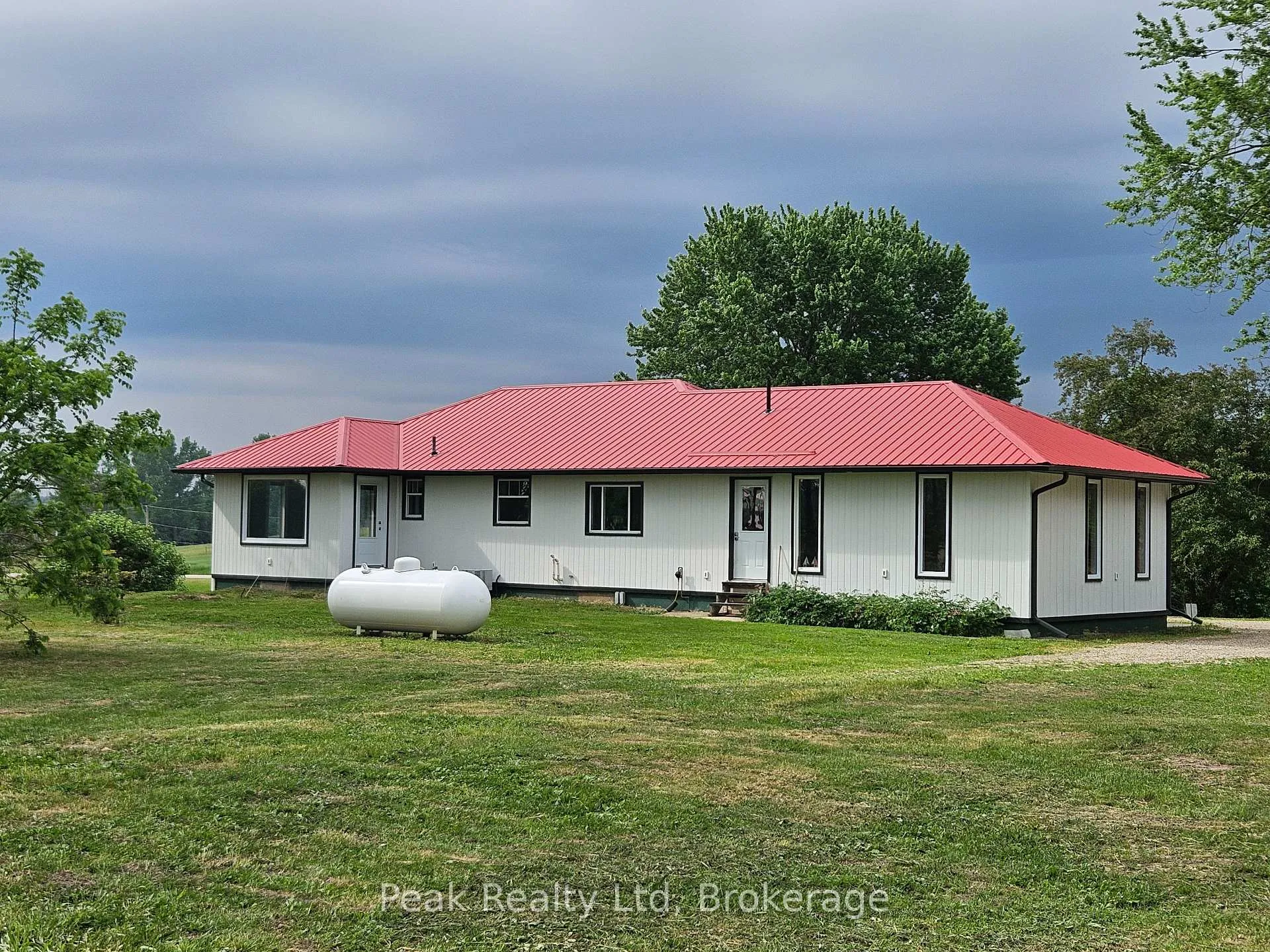 Photo 3 of 38934 Belgrave Road, North Huron, East Wawanosh — HOMEH