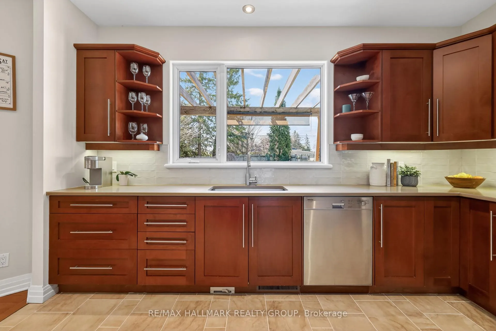 Photo 6 of 1934 Lenester Avenue, Ottawa, McKellar Heights/Glabar Park — HOMEH