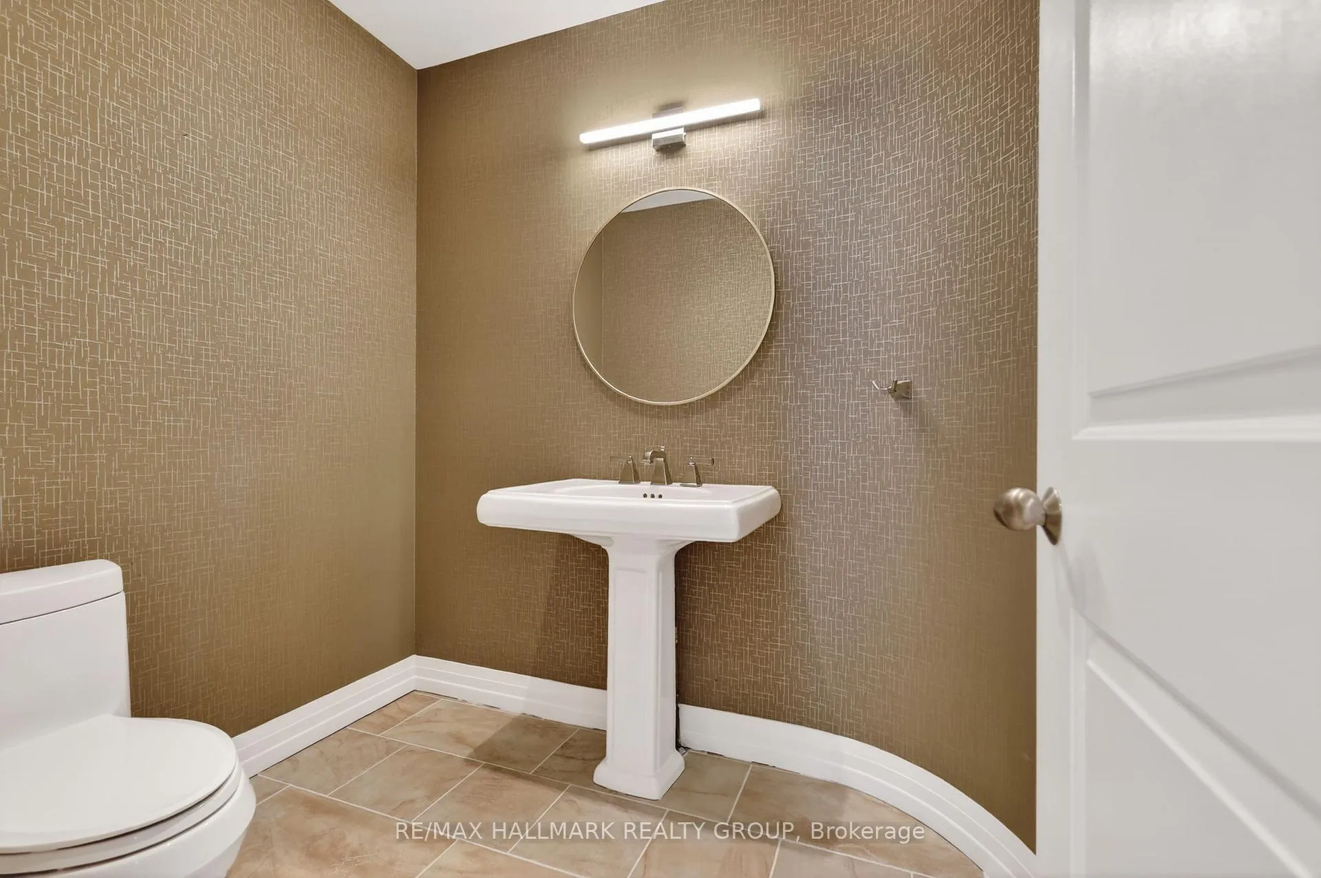 Photo 7 of 1934 Lenester Avenue, Ottawa, McKellar Heights/Glabar Park — HOMEH