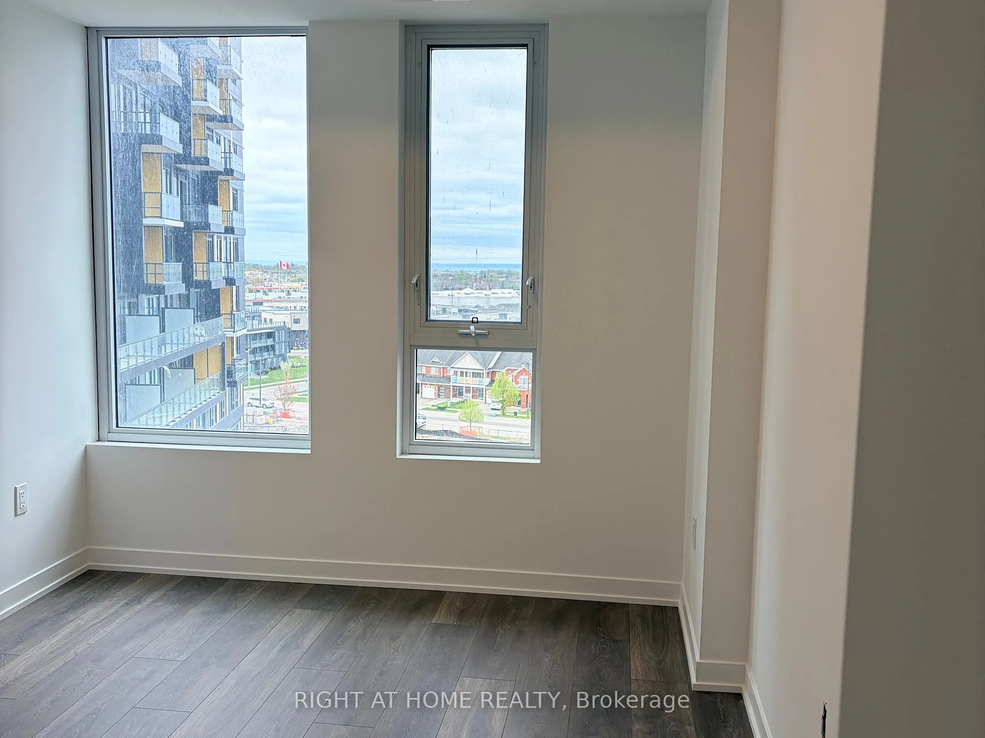 Photo 10 of Unit D801, 4878 Powers Common, Burlington, Alton — HOMEH