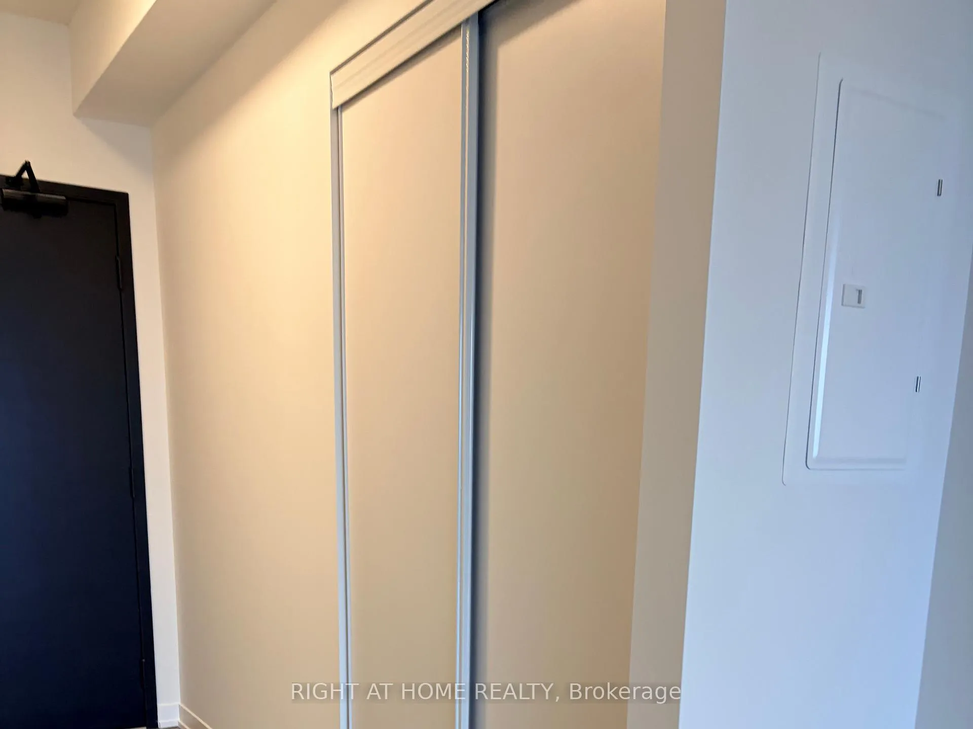 Photo 12 of Unit D801, 4878 Powers Common, Burlington, Alton — HOMEH