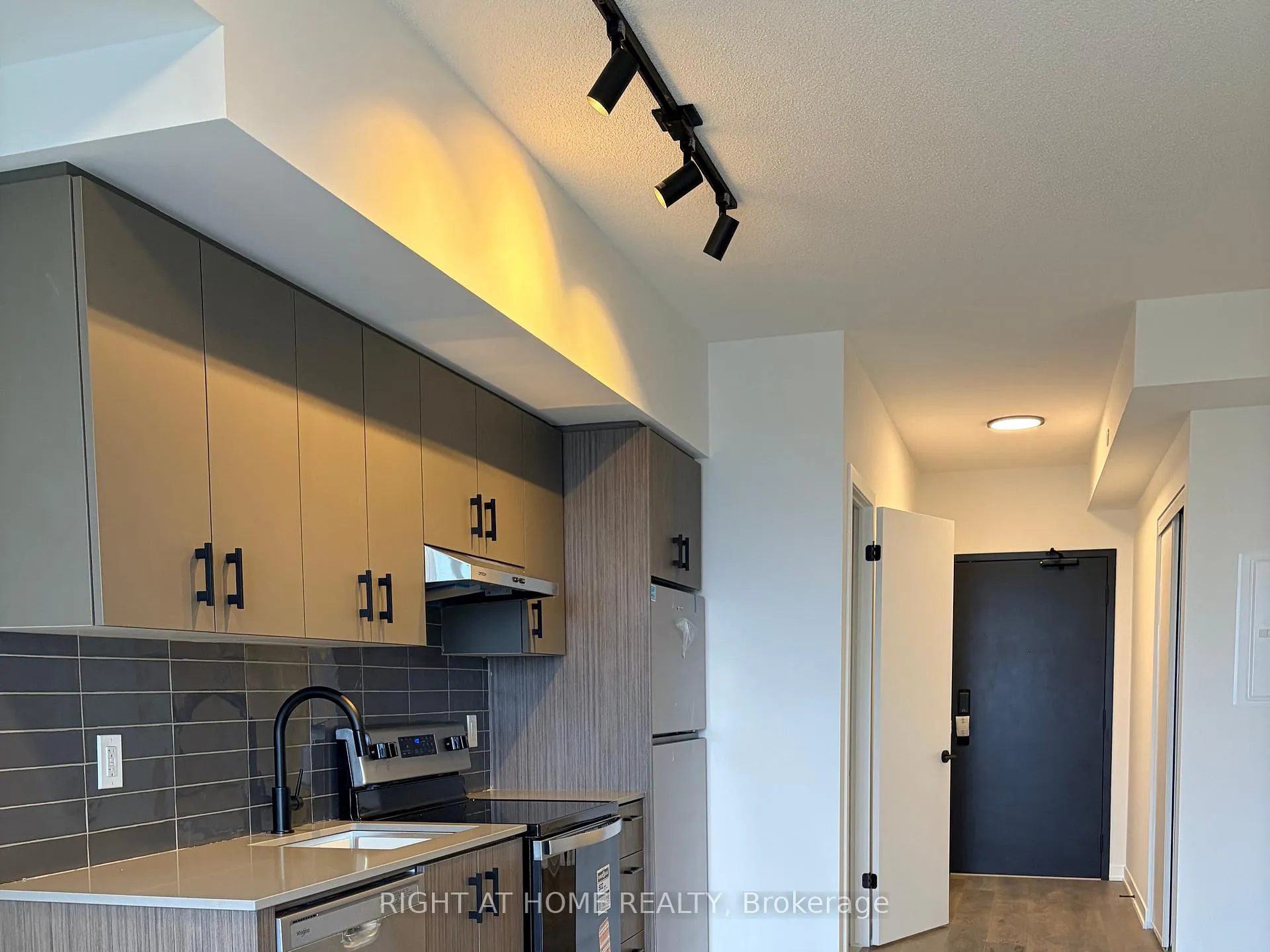 Photo 15 of Unit D801, 4878 Powers Common, Burlington, Alton — HOMEH