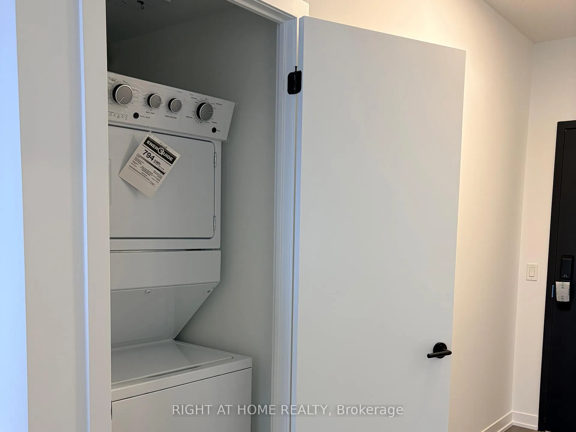 Photo 17 of Unit D801, 4878 Powers Common, Burlington, Alton — HOMEH