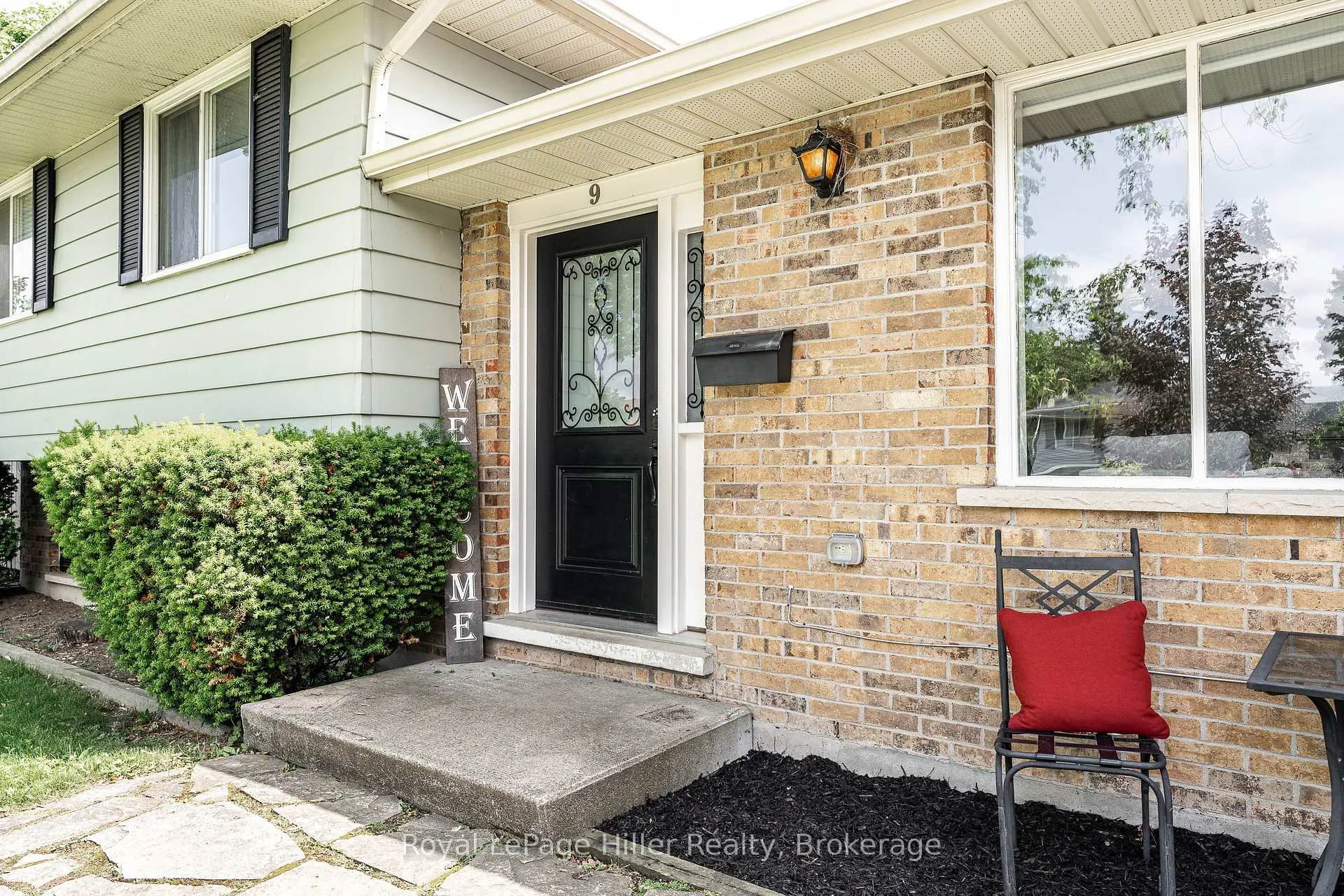 Photo 2 of 9 Simpson Court, Stratford — HOMEH