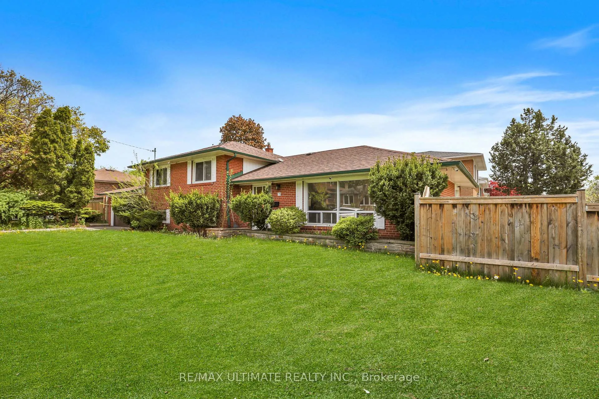 Photo 1 of 7 Eastpark Boulevard, Scarborough, Woburn — HOMEH