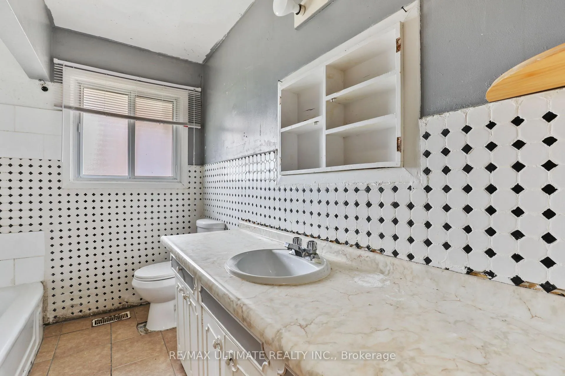 Photo 17 of 7 Eastpark Boulevard, Scarborough, Woburn — HOMEH