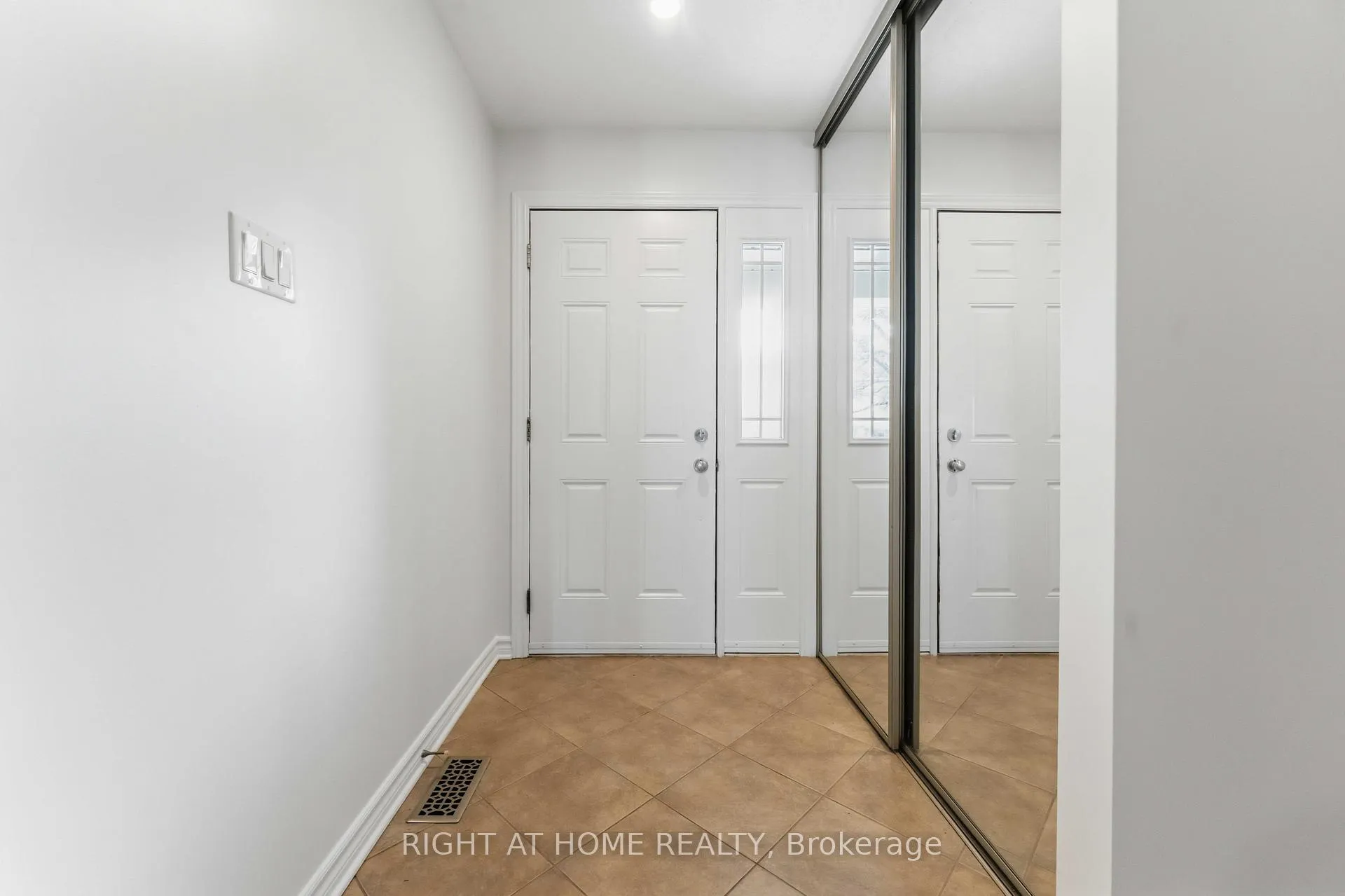 Photo 5 of 467 Paul Metivier Drive, Ottawa, Barrhaven - Strandherd — HOMEH