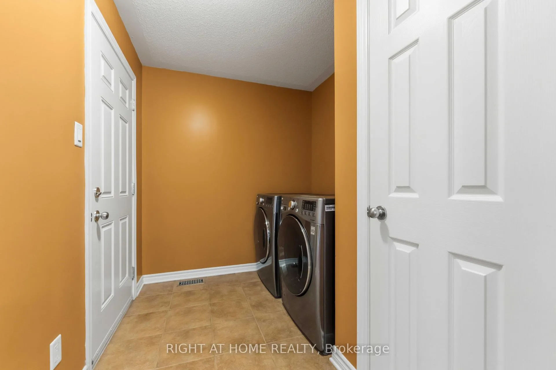 Photo 23 of 467 Paul Metivier Drive, Ottawa, Barrhaven - Strandherd — HOMEH
