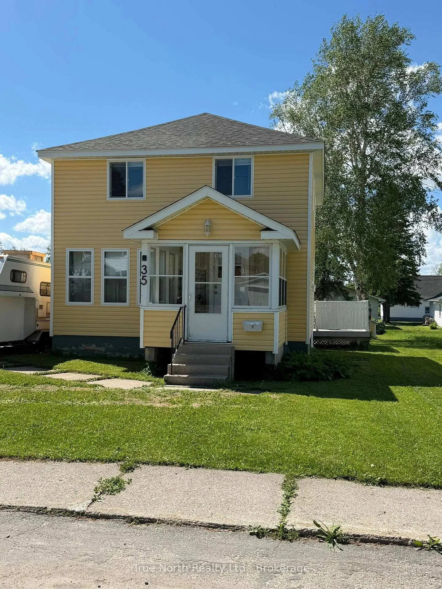 Photo 1 of 35 Devonshire Street, Kapuskasing — HOMEH