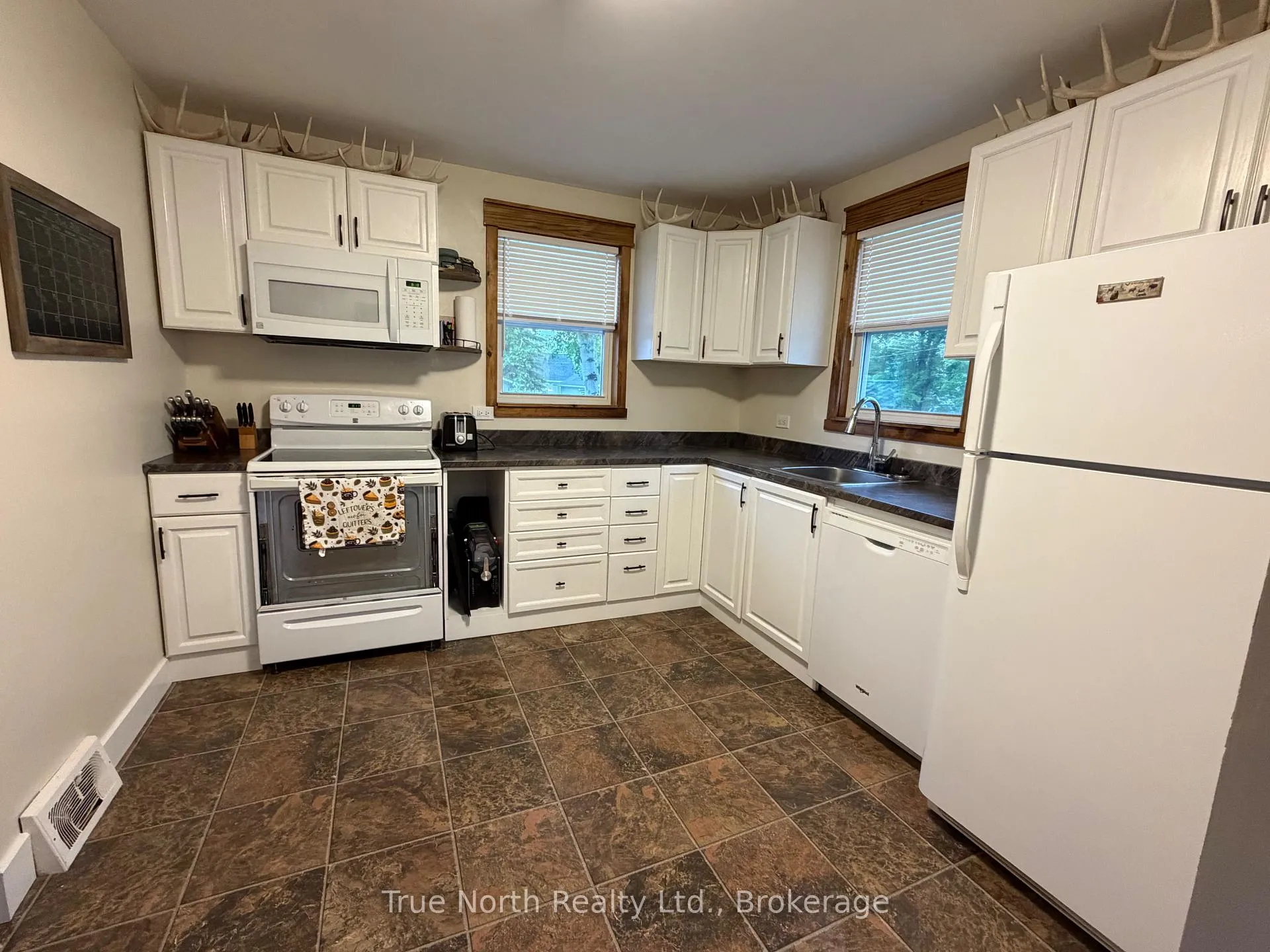 Photo 10 of 35 Devonshire Street, Kapuskasing — HOMEH