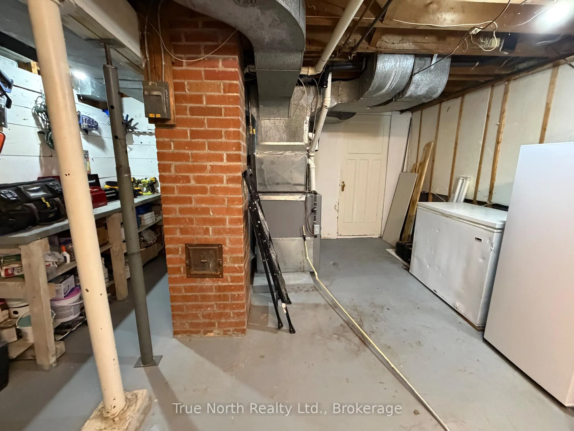 Photo 25 of 35 Devonshire Street, Kapuskasing — HOMEH