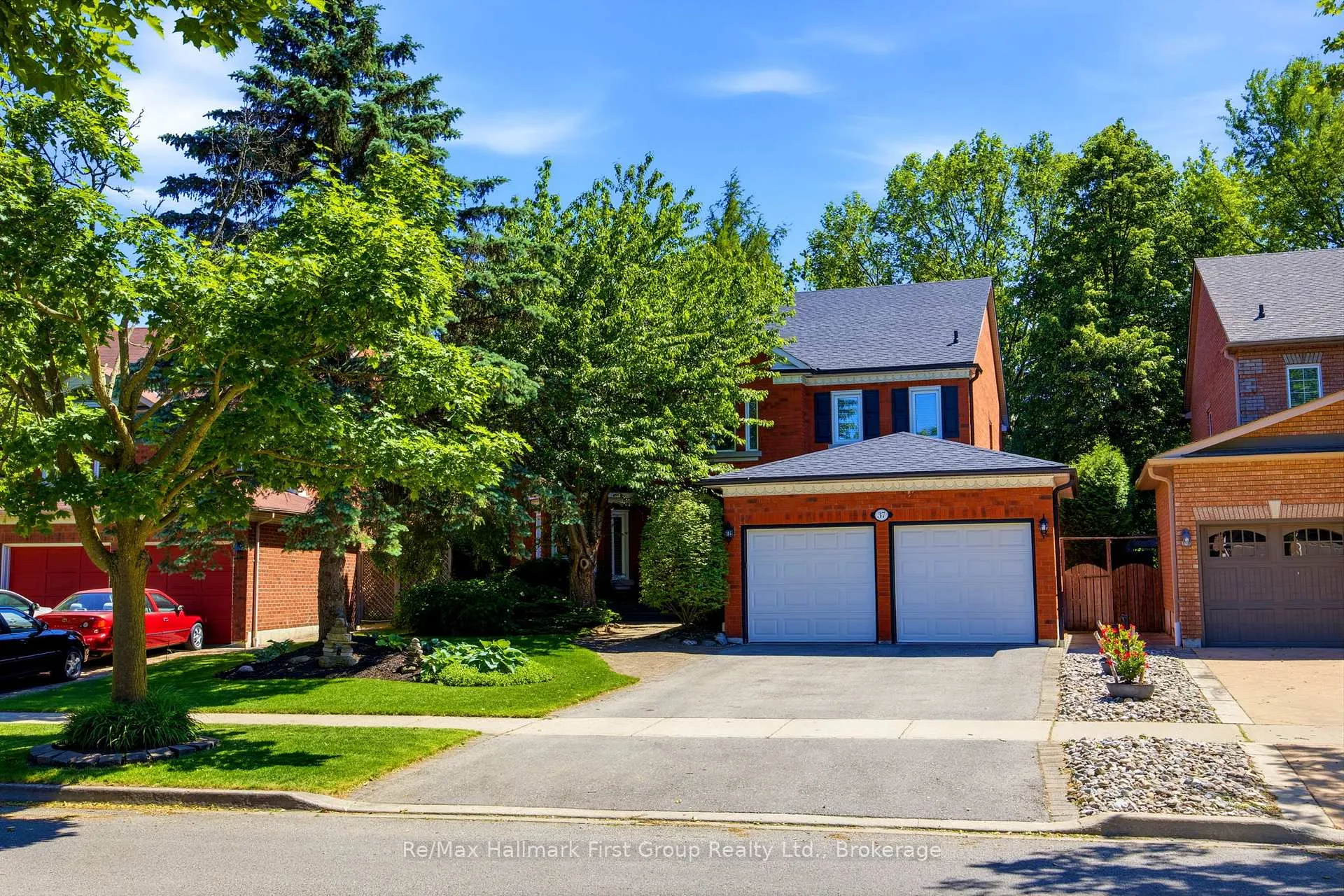 Photo 2 of 37 Kennett Drive, Whitby, Lynde Creek — HOMEH