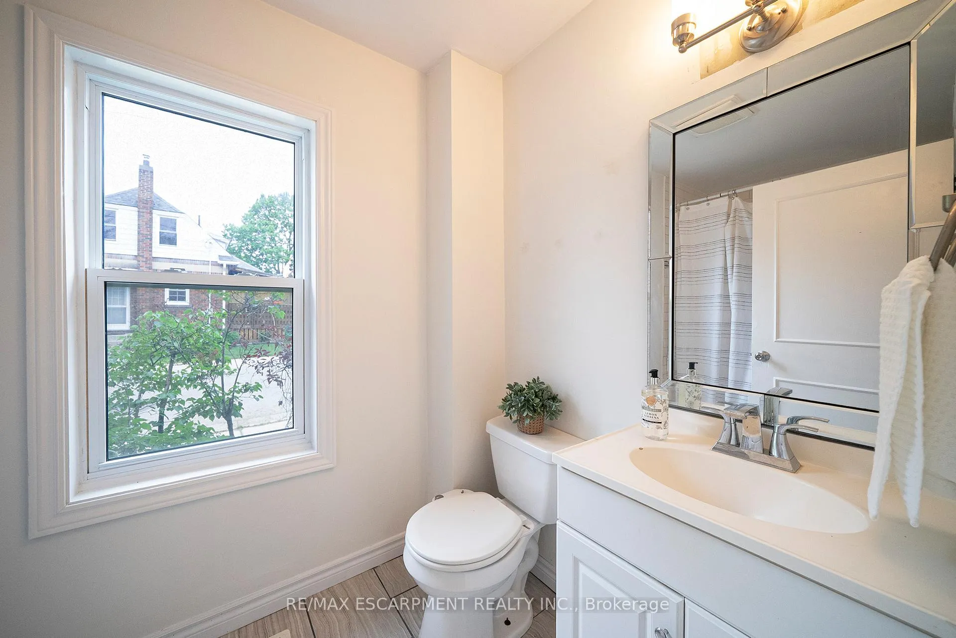 Photo 9 of 15 Margueretta Street, Brantford, Henderson-Sky Acres — HOMEH