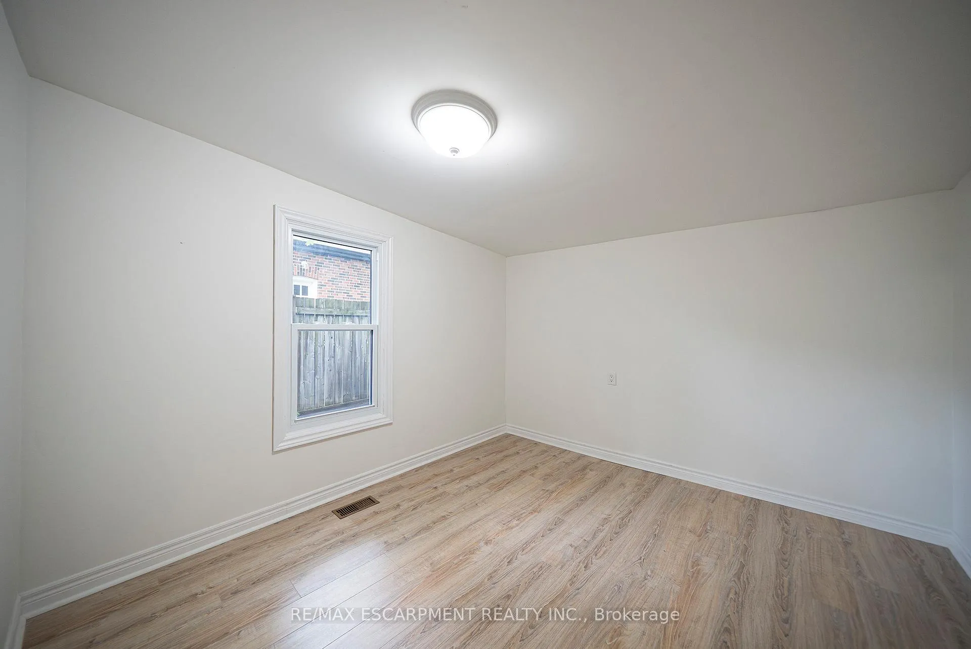Photo 13 of 15 Margueretta Street, Brantford, Henderson-Sky Acres — HOMEH
