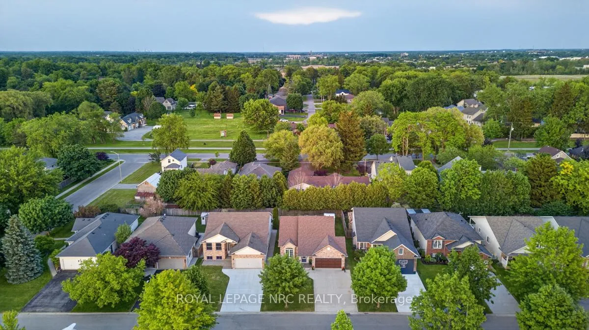 Photo 3 of 7 Mason Drive, Pelham, Fonthill — HOMEH