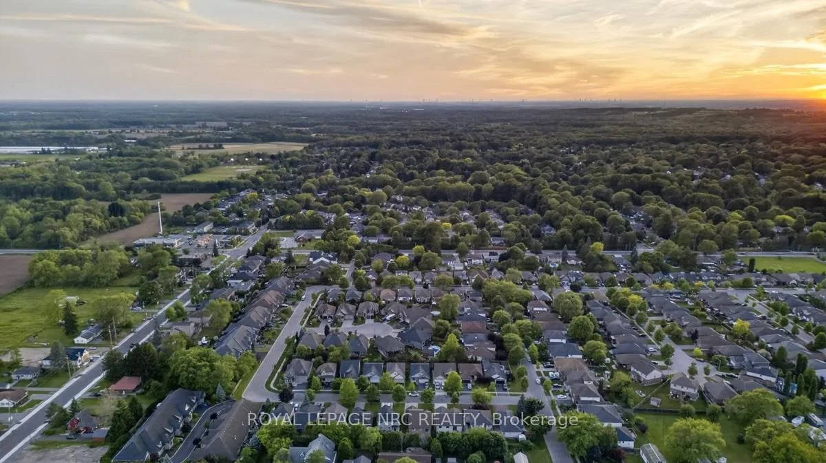 Photo 4 of 7 Mason Drive, Pelham, Fonthill — HOMEH