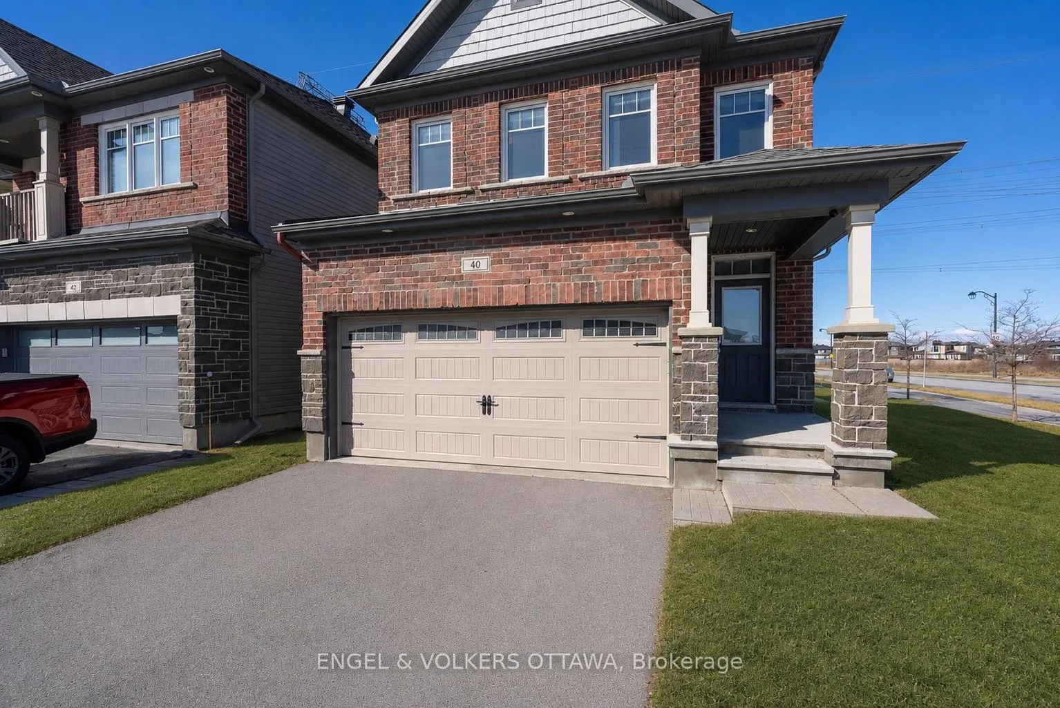 Photo 2 of 40 Tapadero Avenue, Ottawa, Kanata - Emerald Meadows/Trailwest — HOMEH