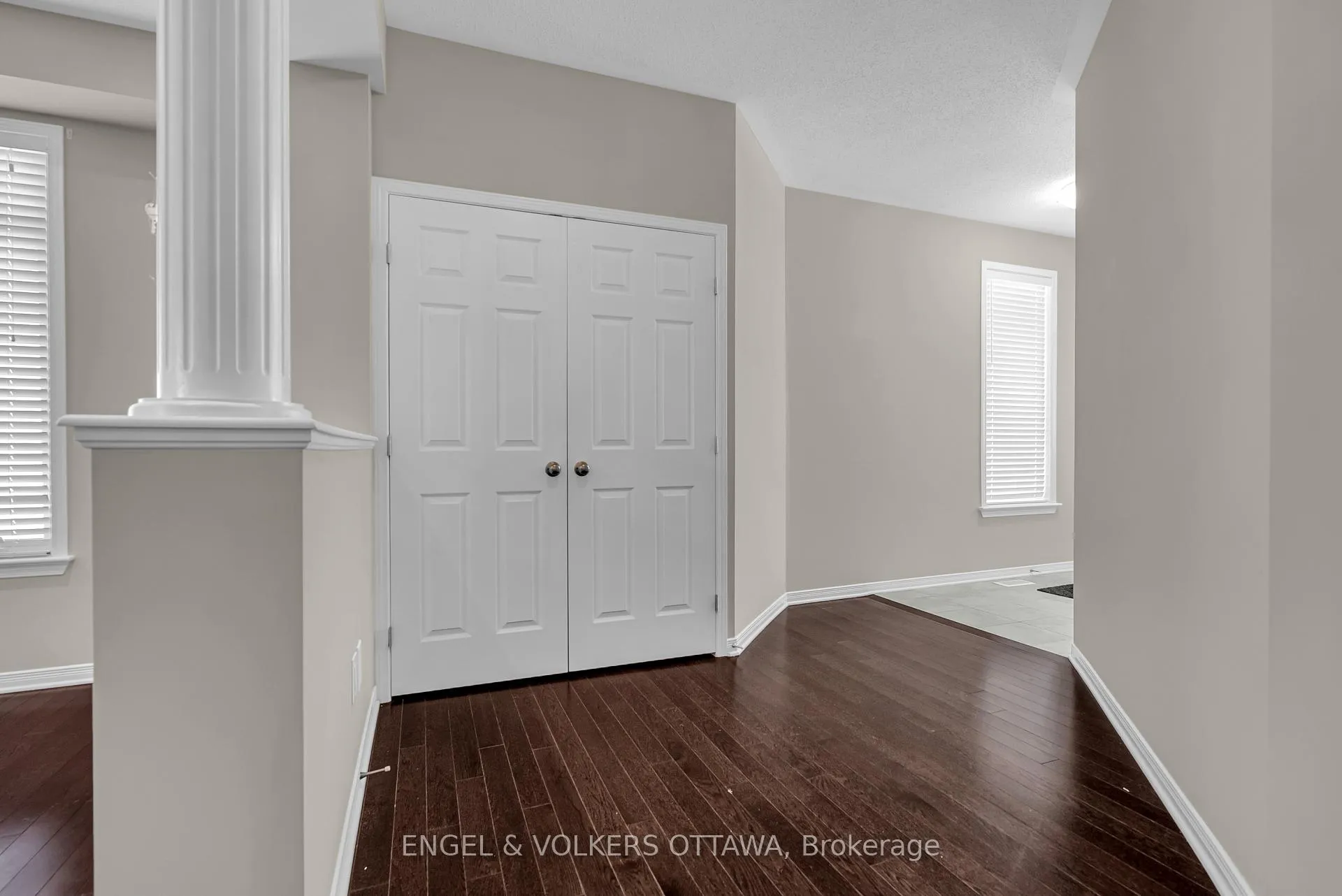 Photo 3 of 40 Tapadero Avenue, Ottawa, Kanata - Emerald Meadows/Trailwest — HOMEH